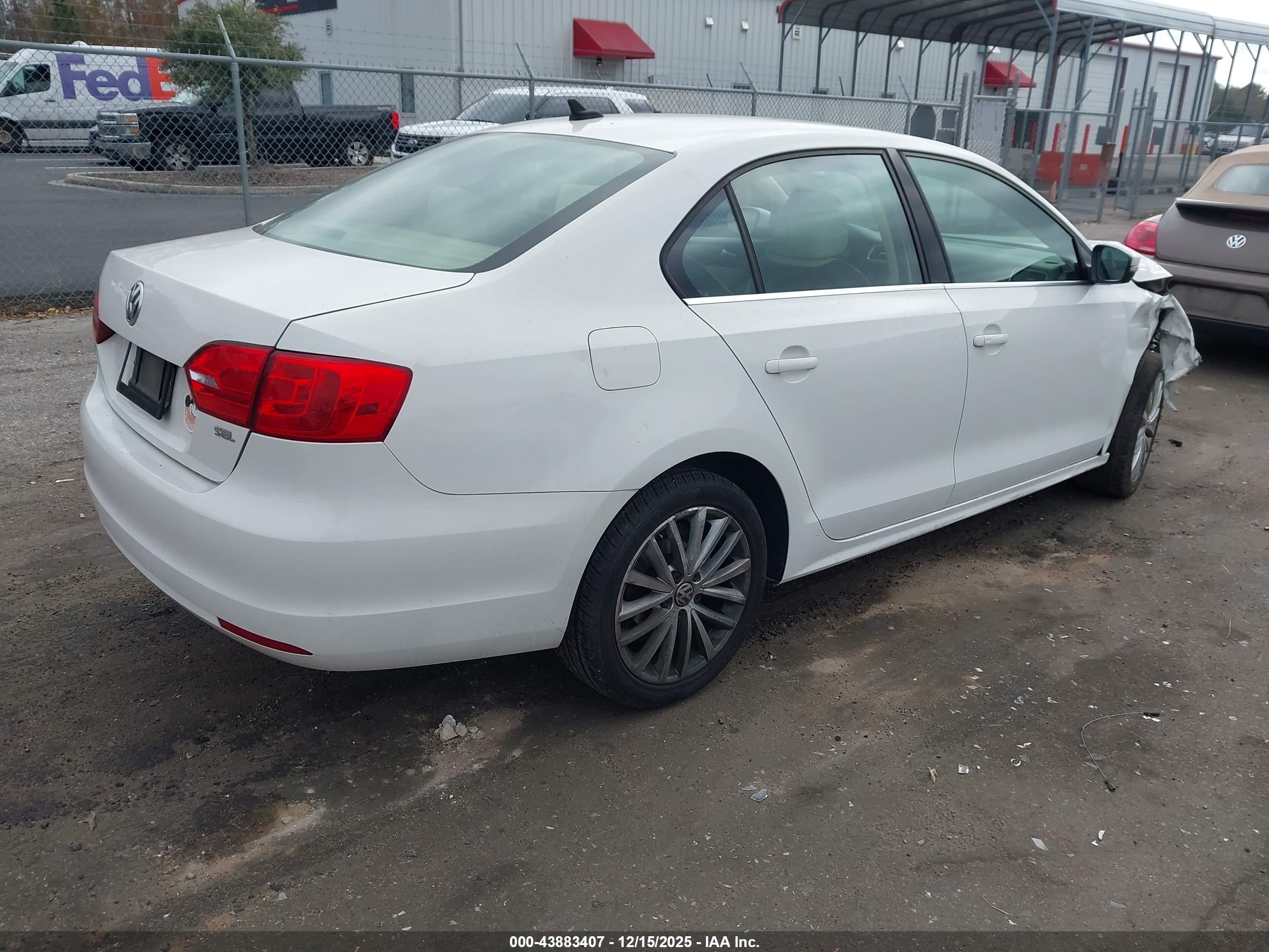 VOLKSWAGEN JETTA image 4