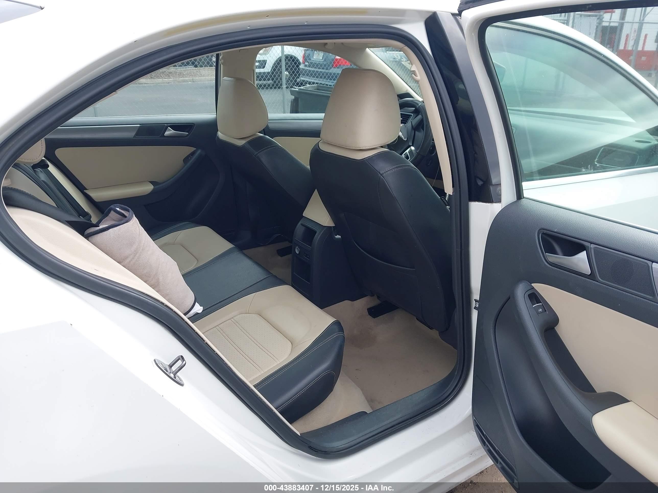 VOLKSWAGEN JETTA image 8