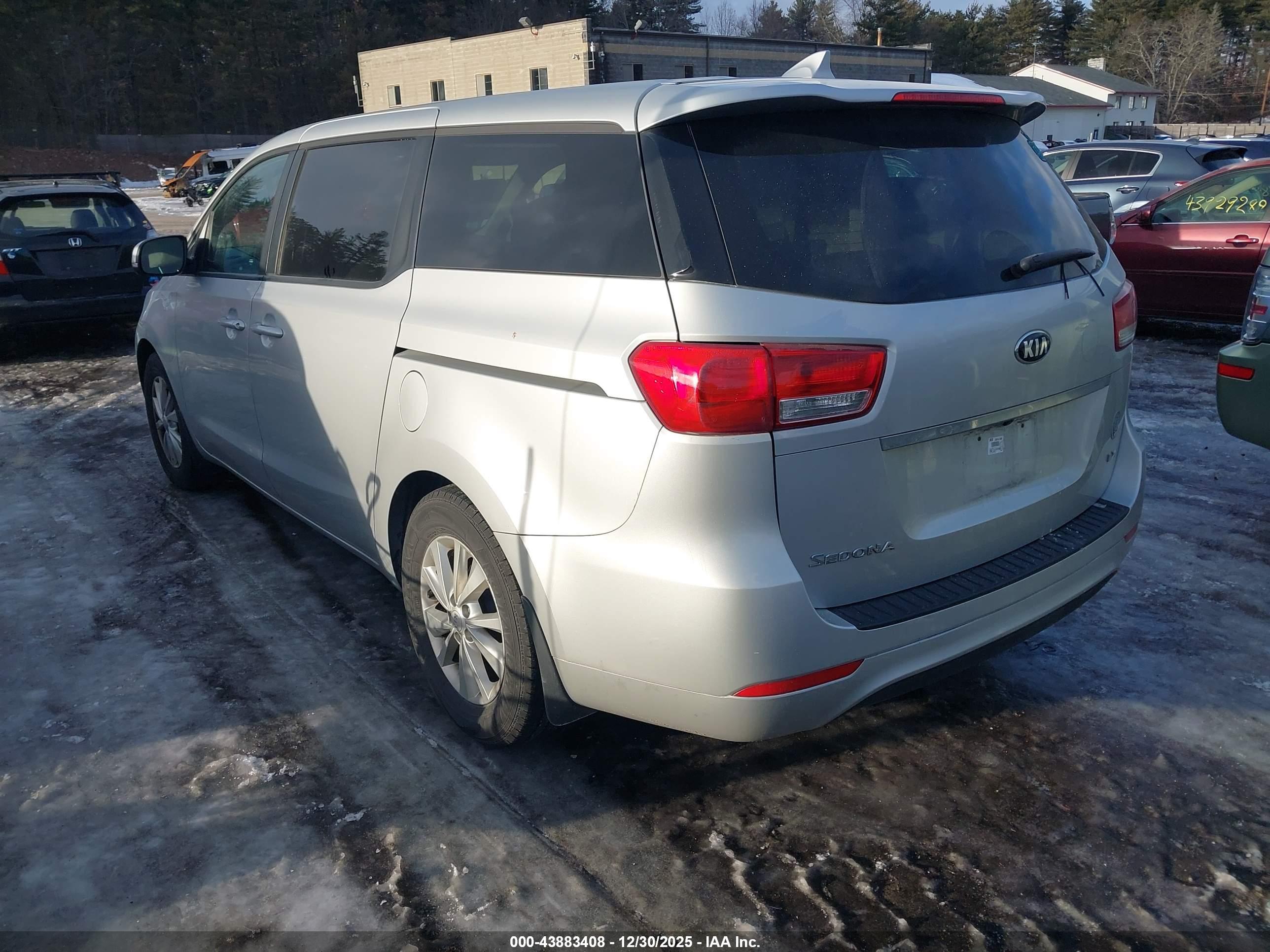 KIA SEDONA image 3