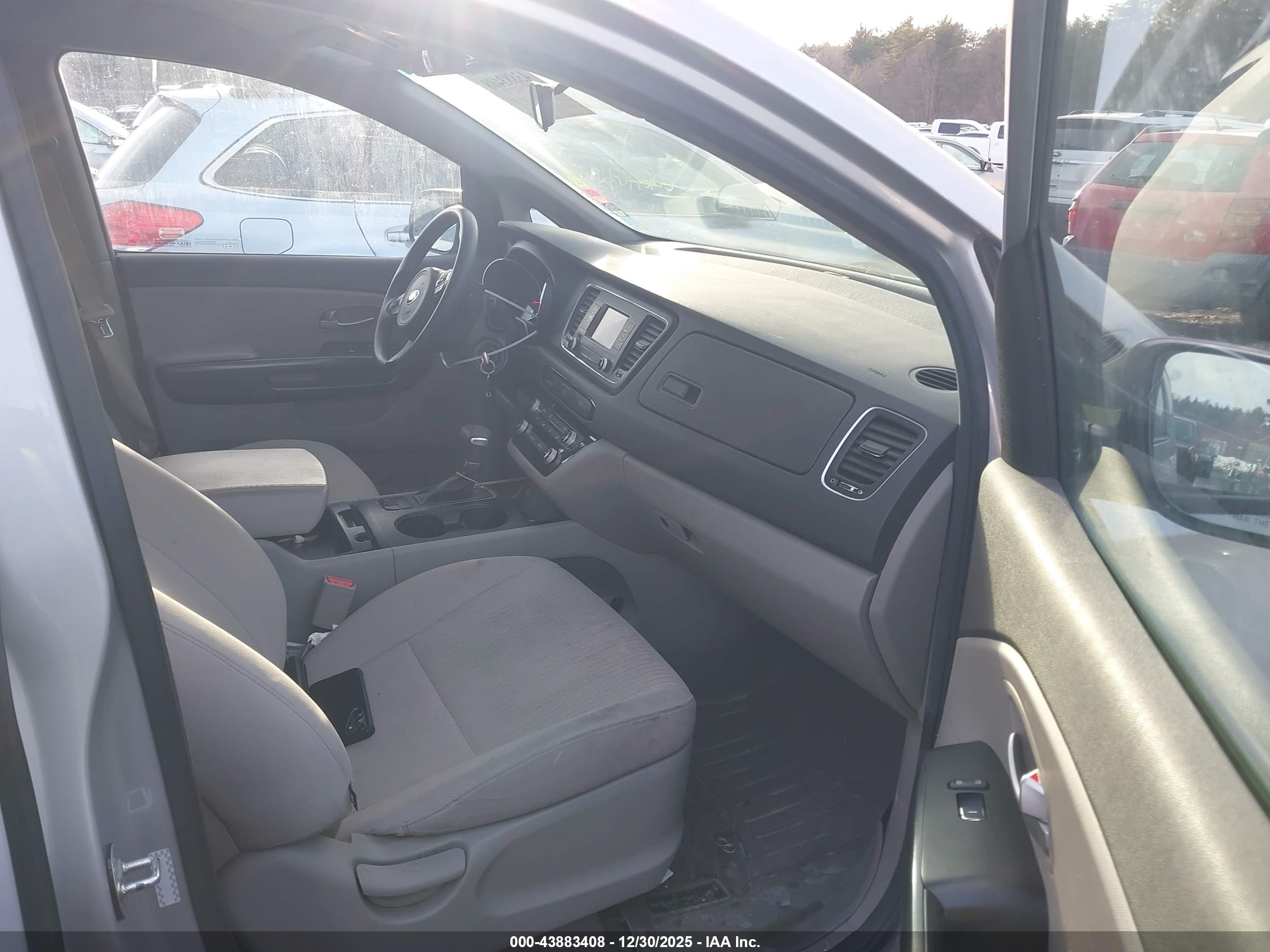 KIA SEDONA image 5