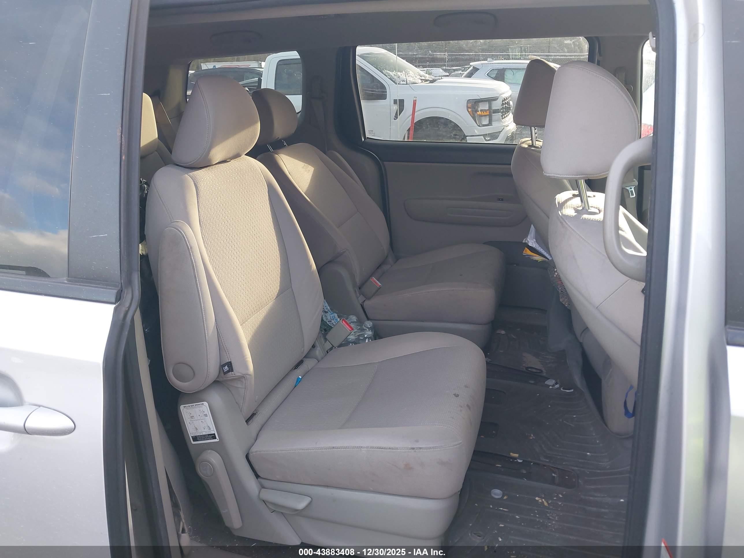 KIA SEDONA image 8
