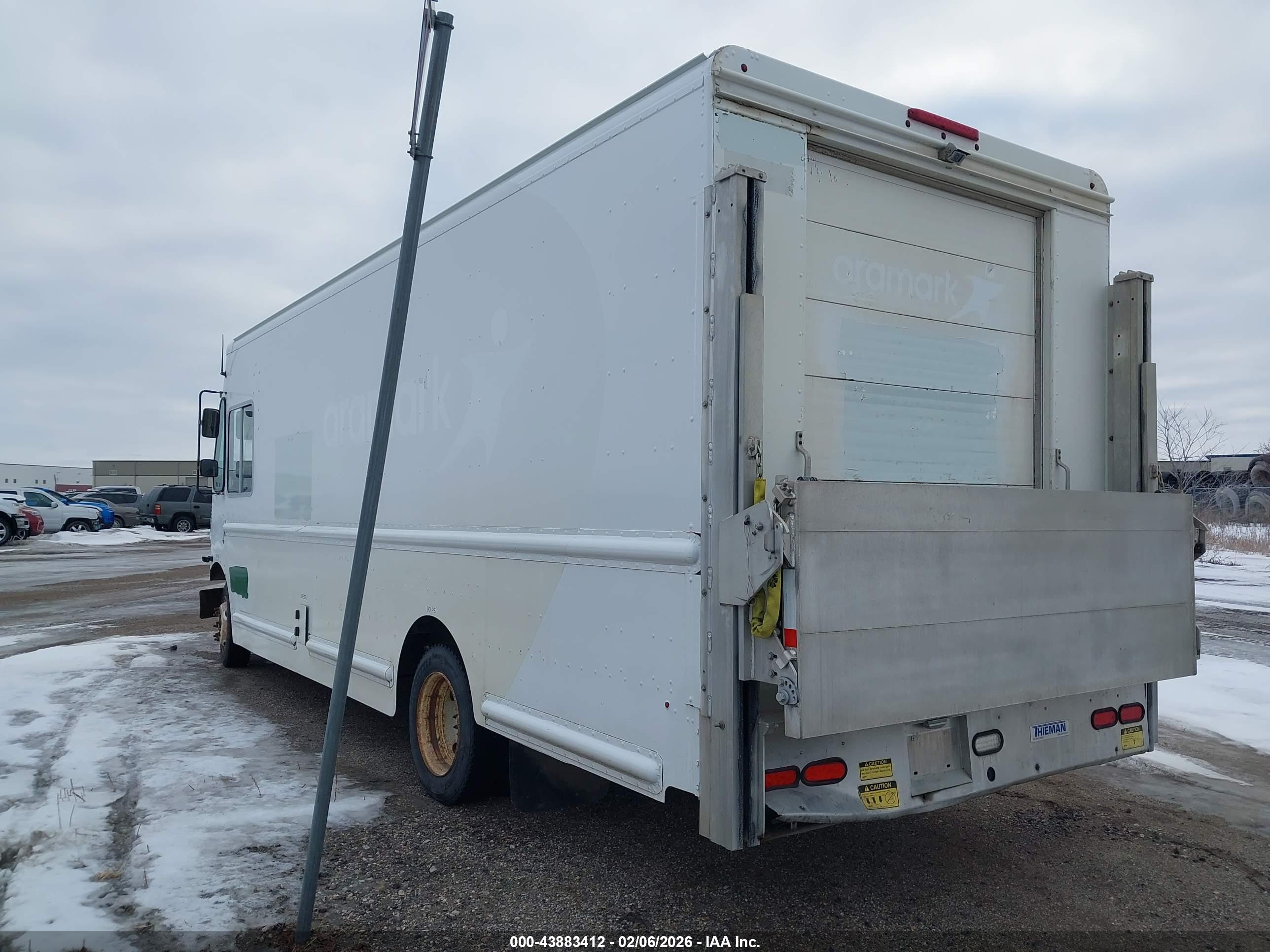 FREIGHTLINER CHASSIS image 3