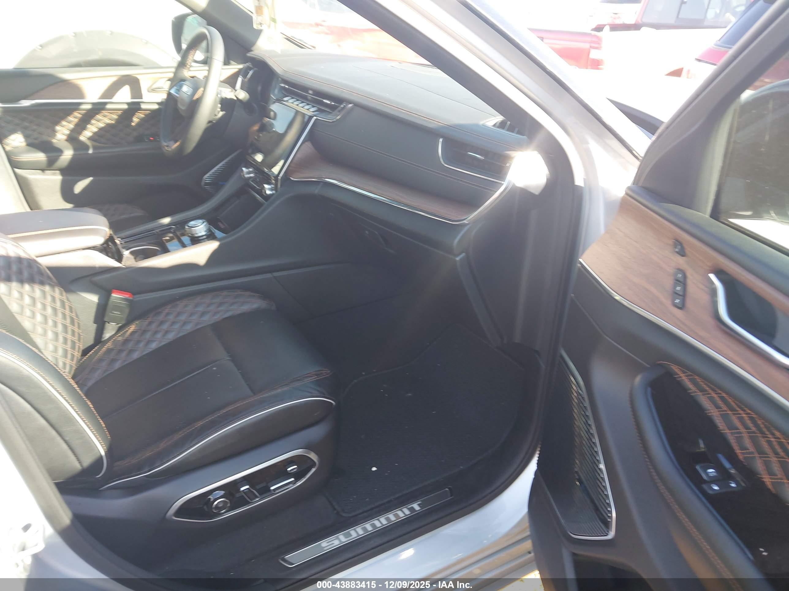 JEEP GRAND image 5