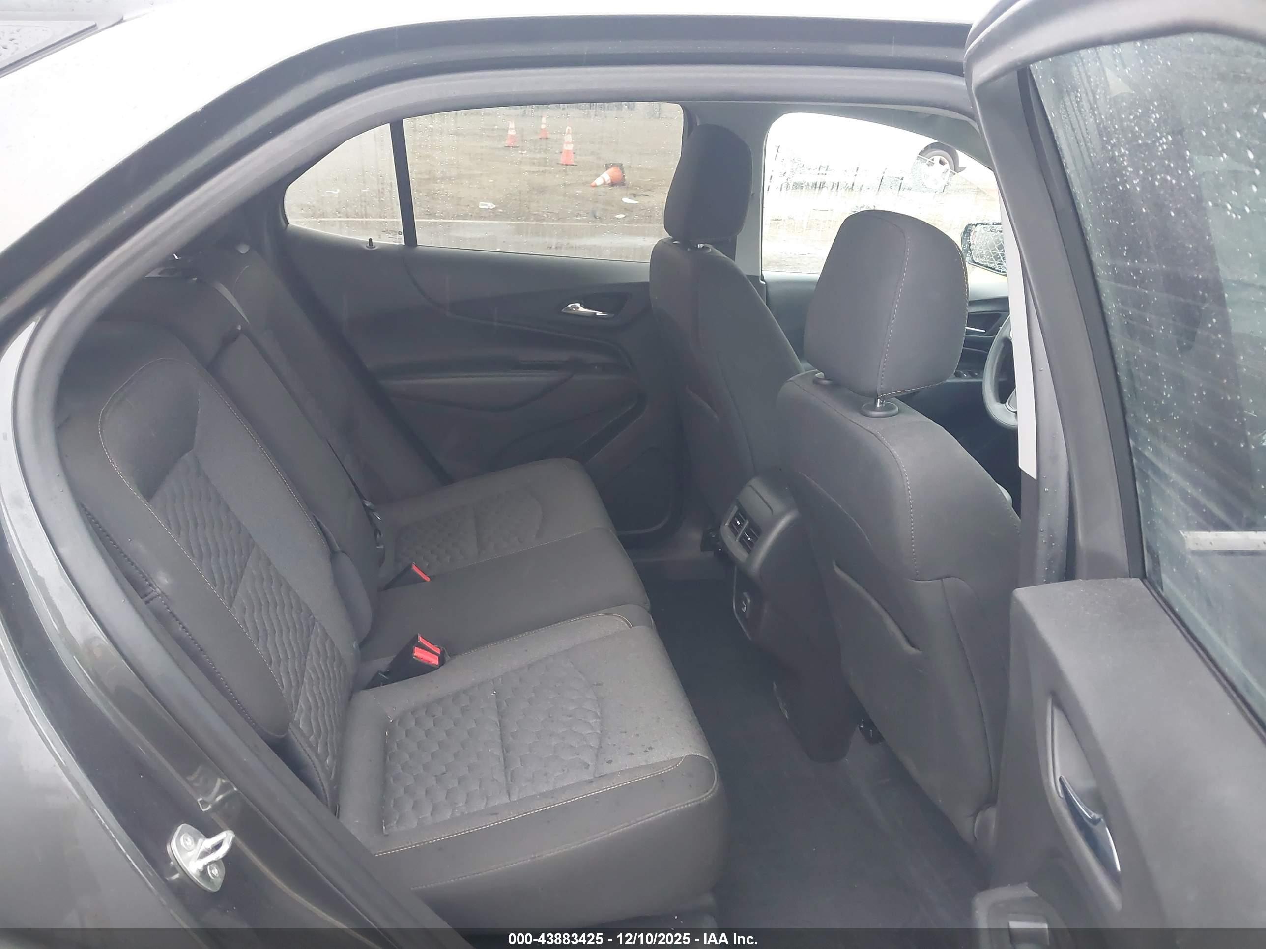 CHEVROLET EQUINOX image 8