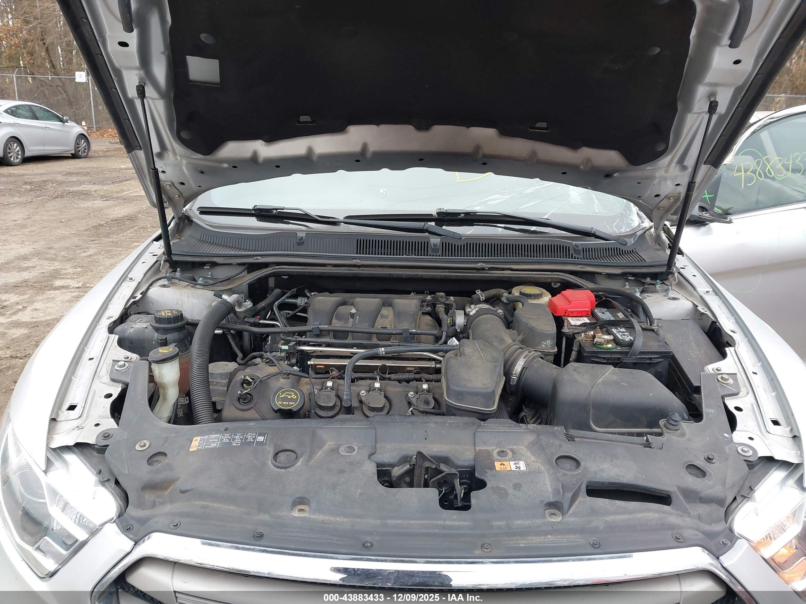 FORD TAURUS image 10