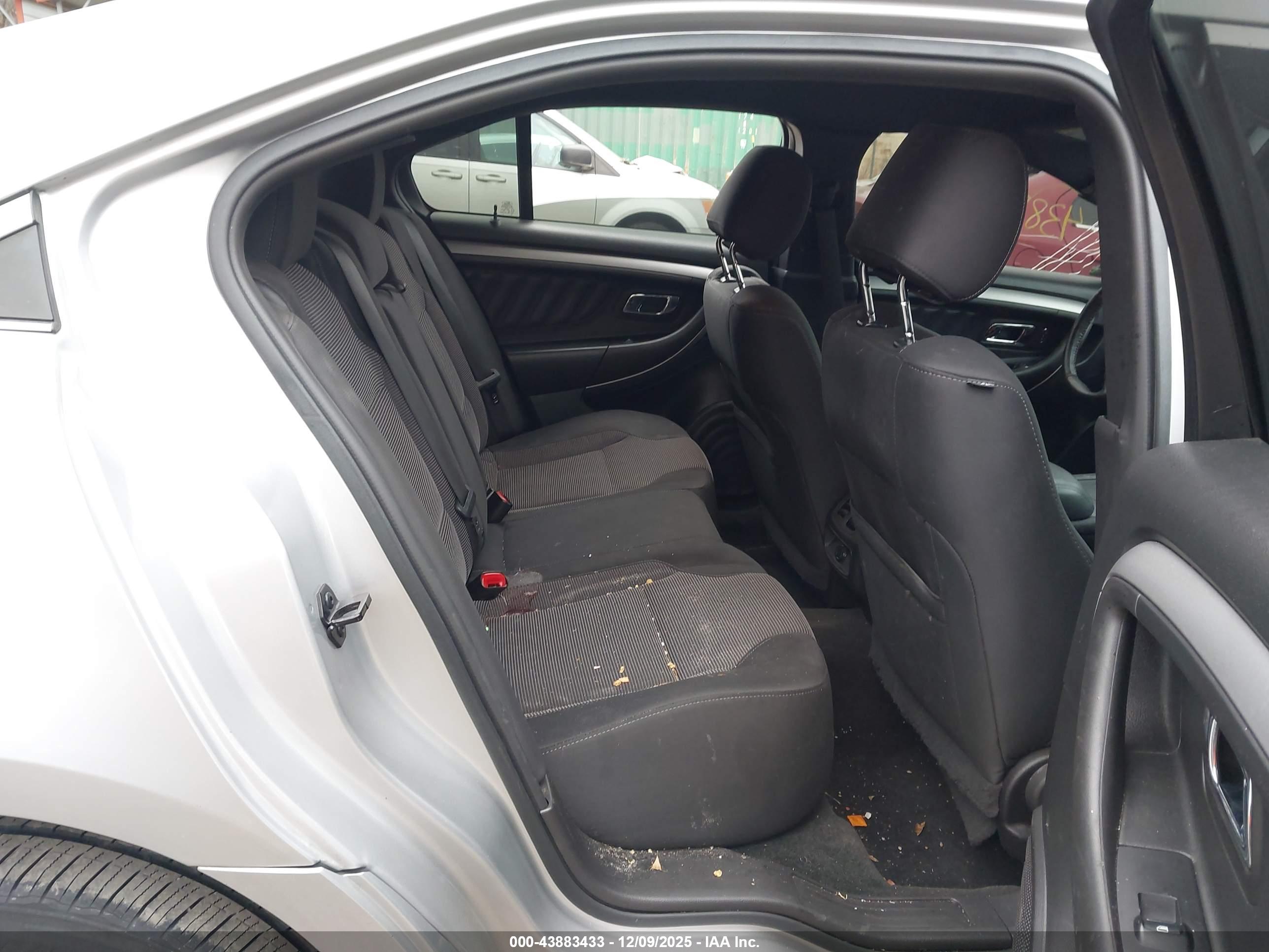 FORD TAURUS image 8