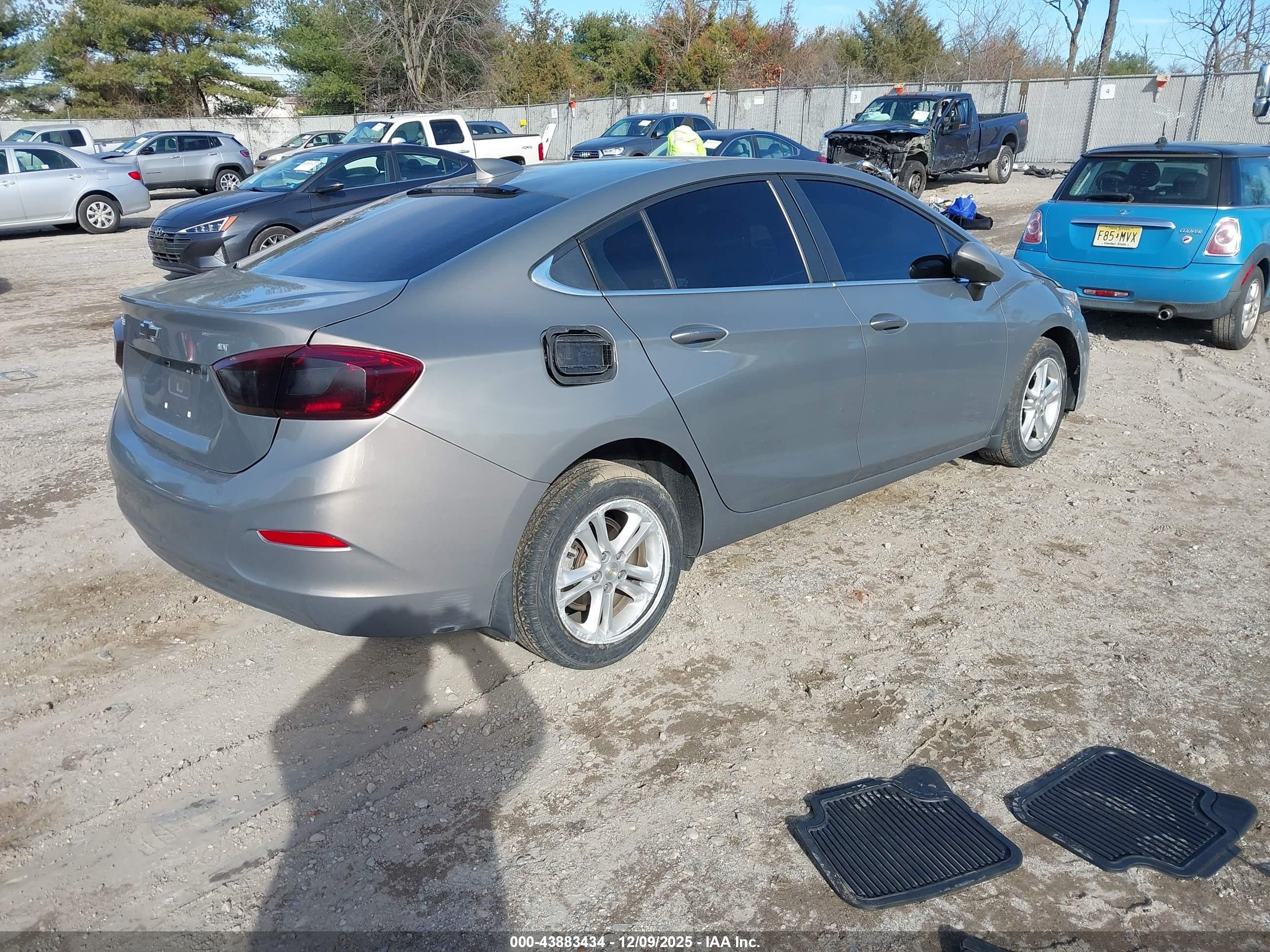 CHEVROLET CRUZE image 4