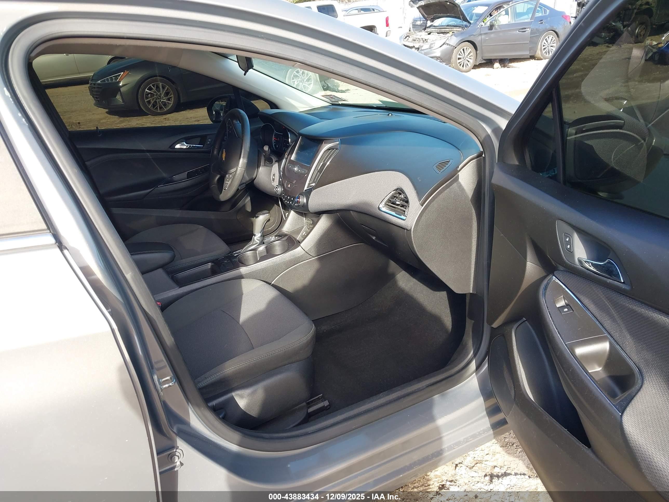 CHEVROLET CRUZE image 5