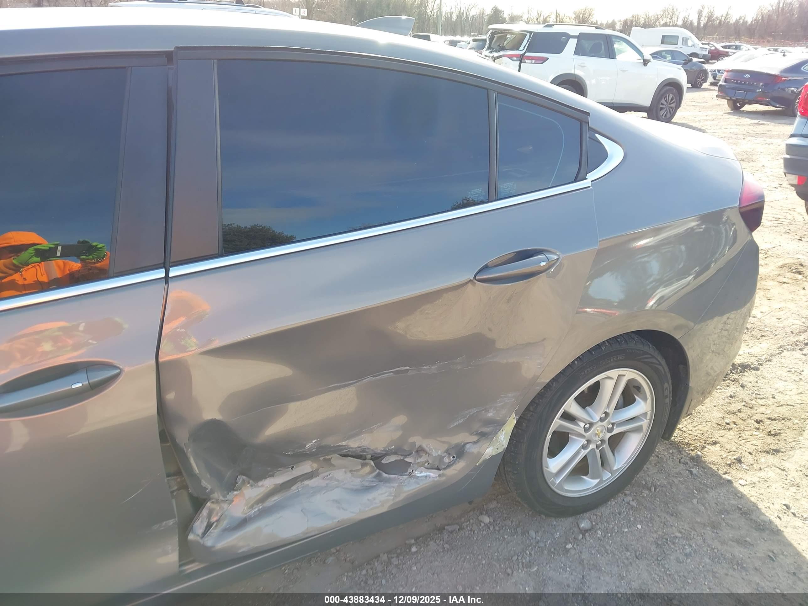 CHEVROLET CRUZE image 6