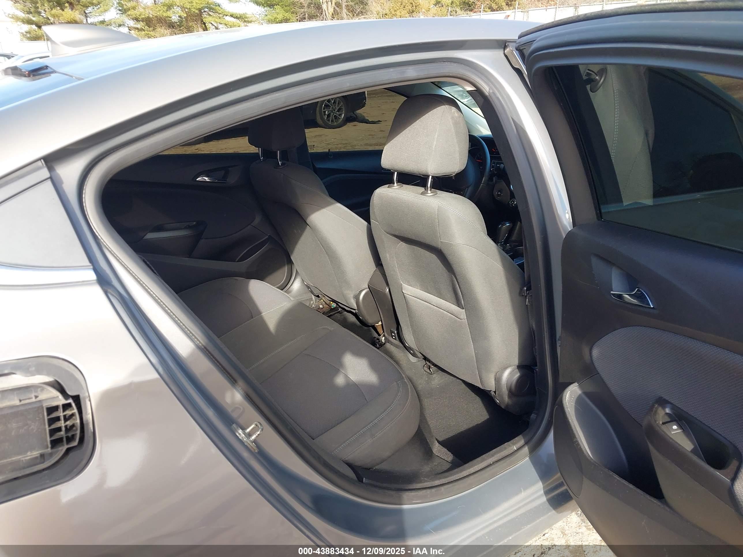 CHEVROLET CRUZE image 8