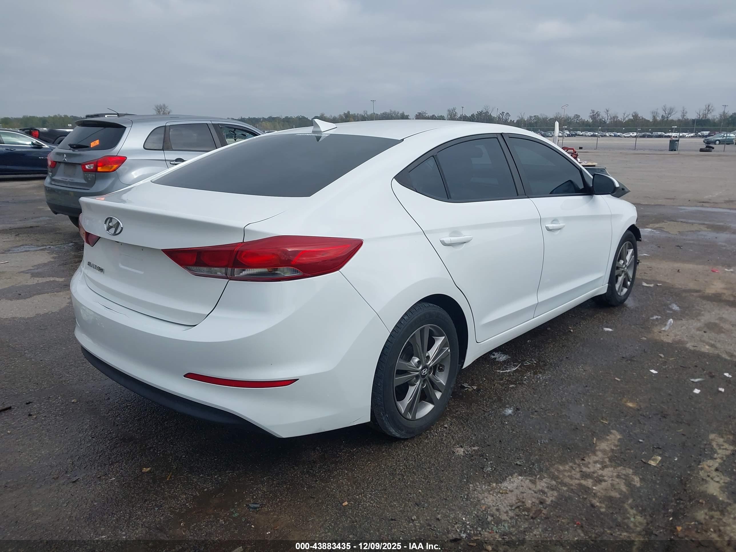 HYUNDAI ELANTRA image 4