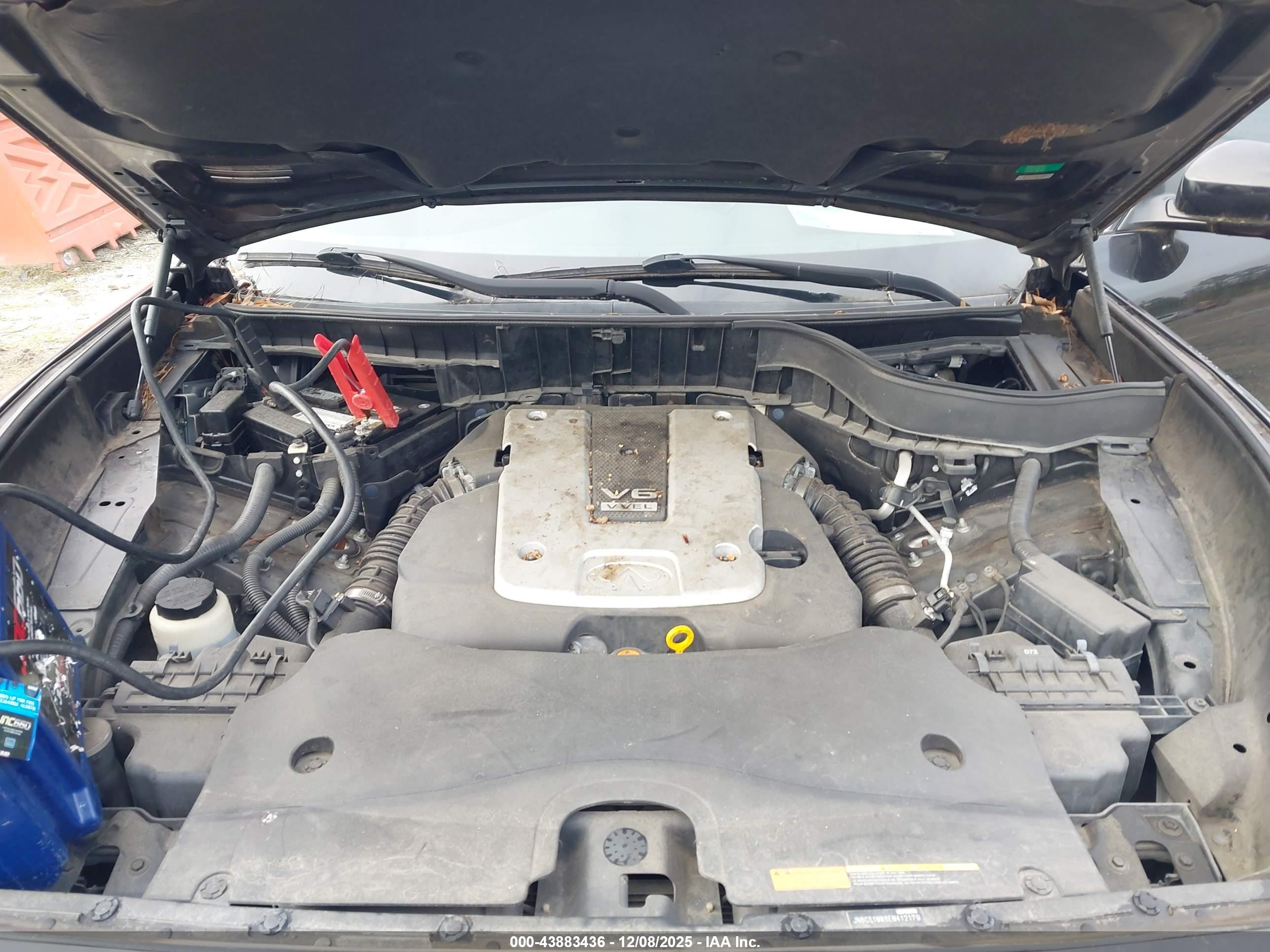 INFINITI QX70 image 10