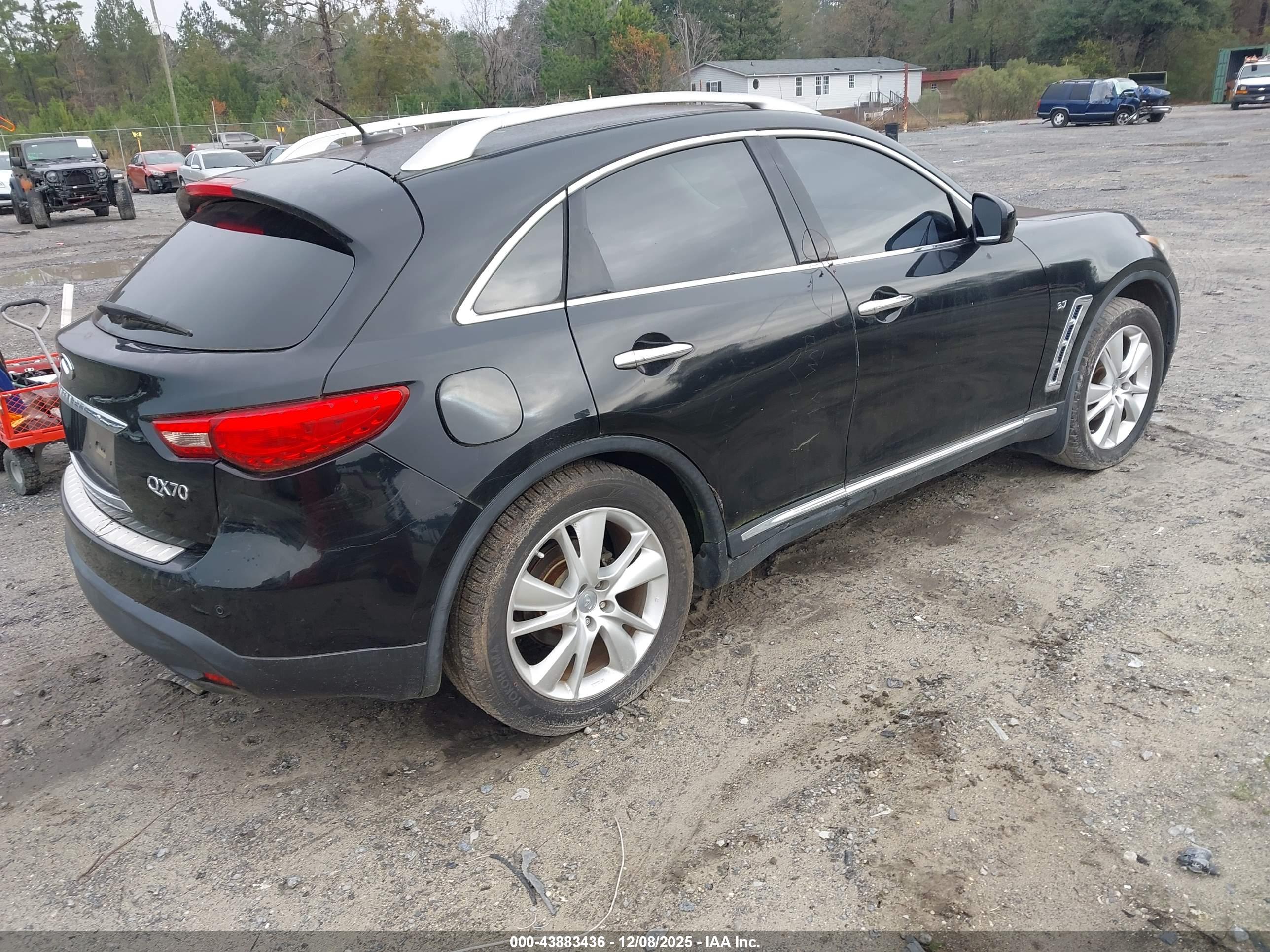 INFINITI QX70 image 4