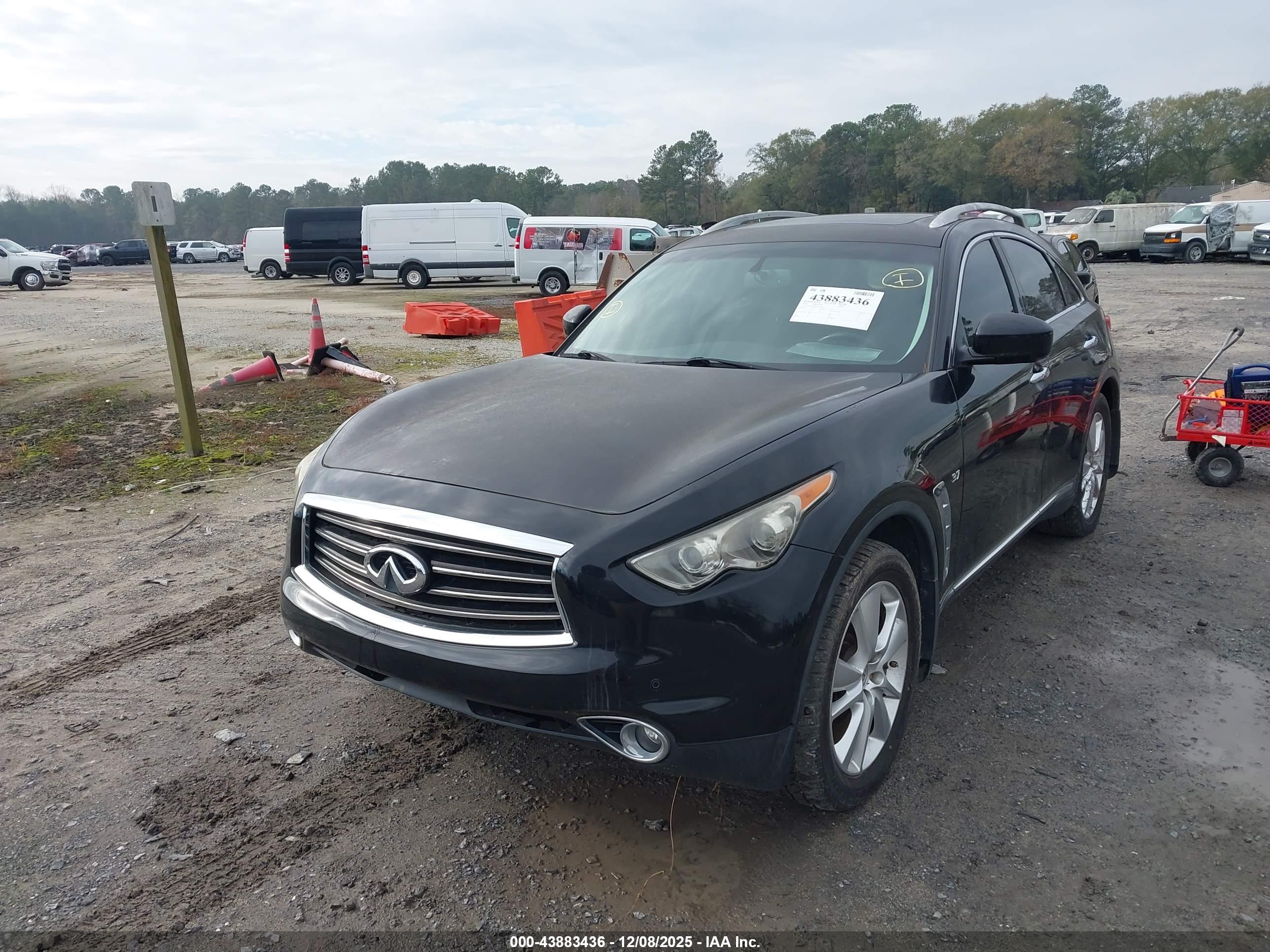 INFINITI QX70 image 6