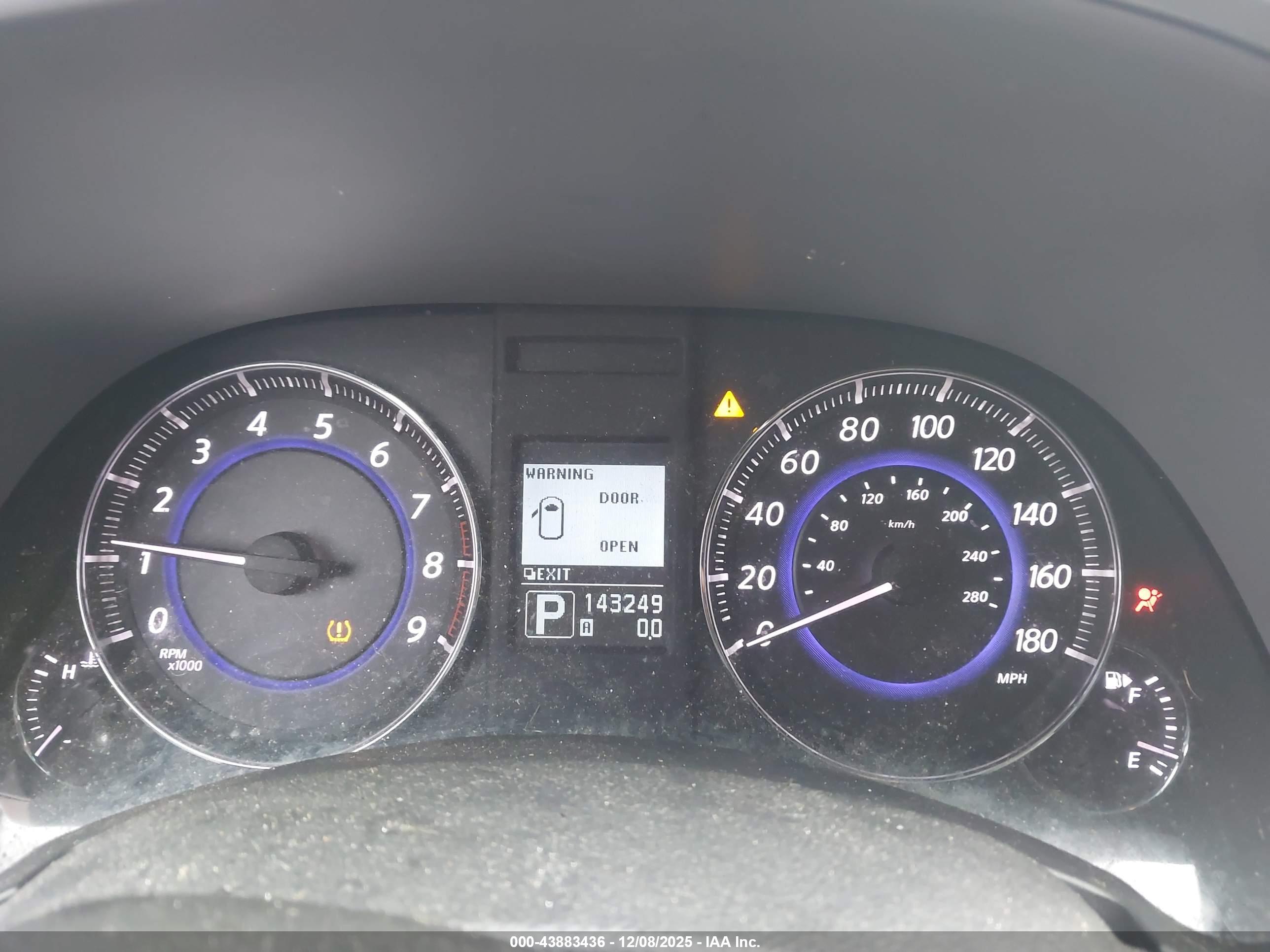 INFINITI QX70 image 7
