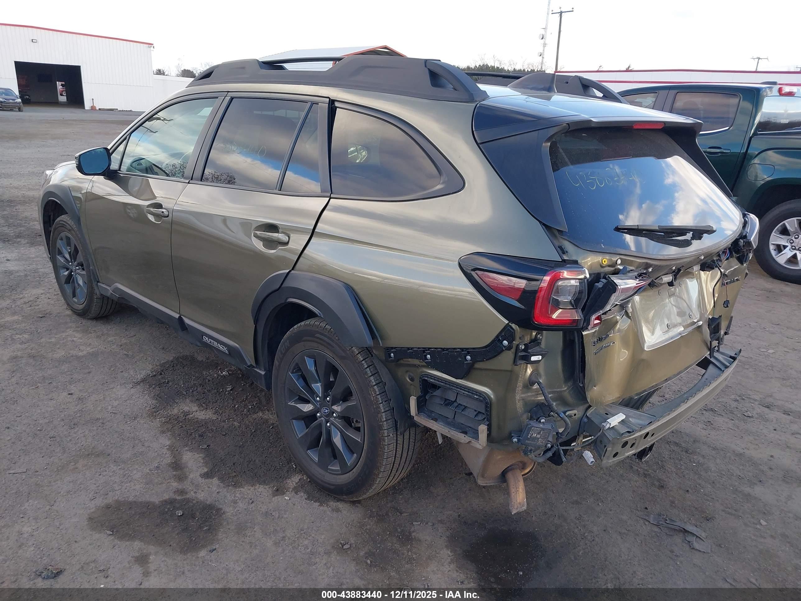 SUBARU OUTBACK image 3