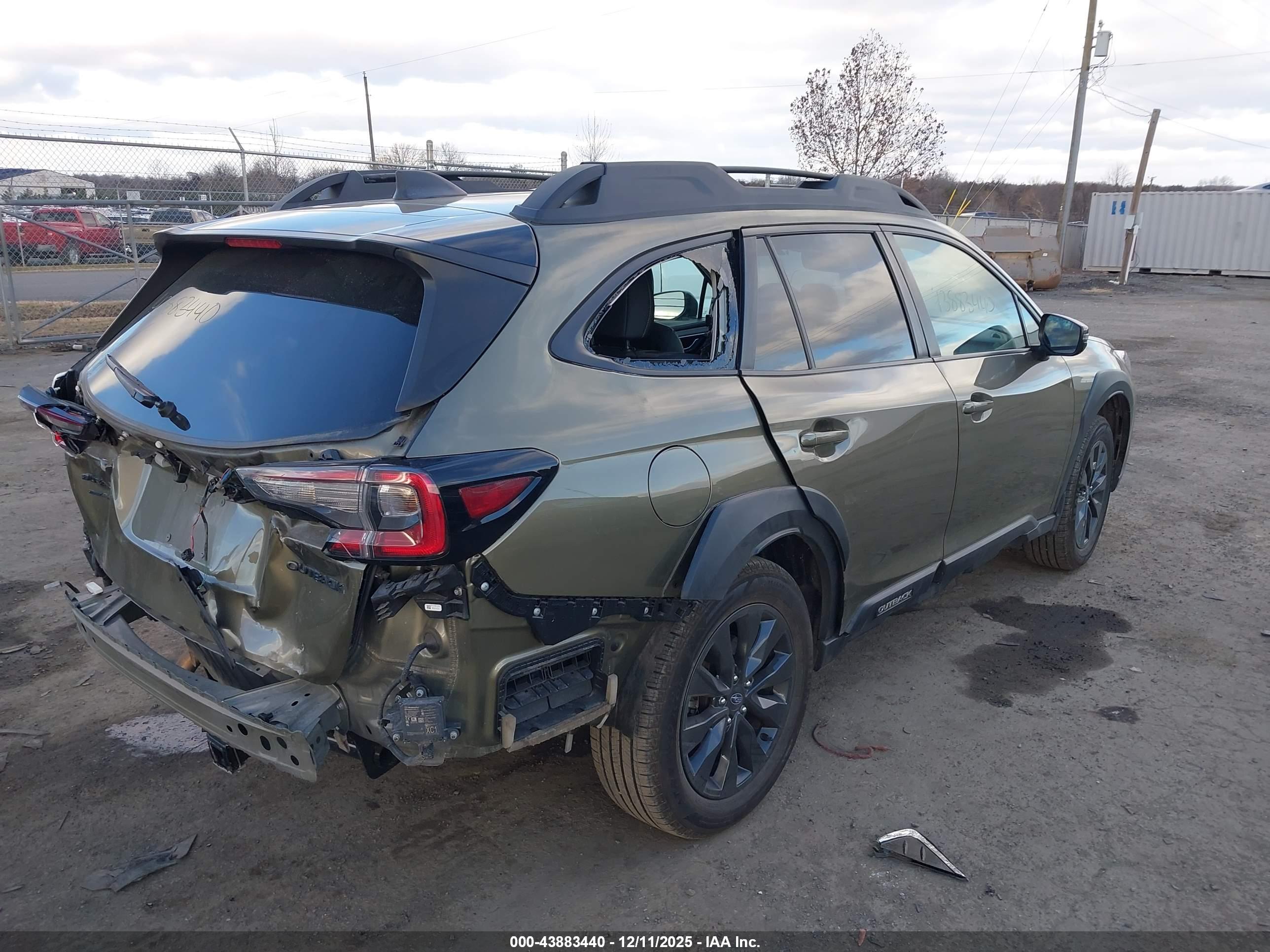 SUBARU OUTBACK image 4