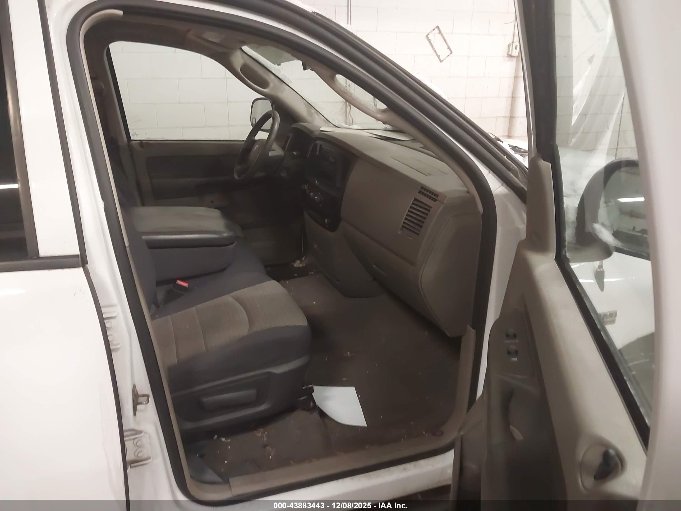 DODGE RAM image 5