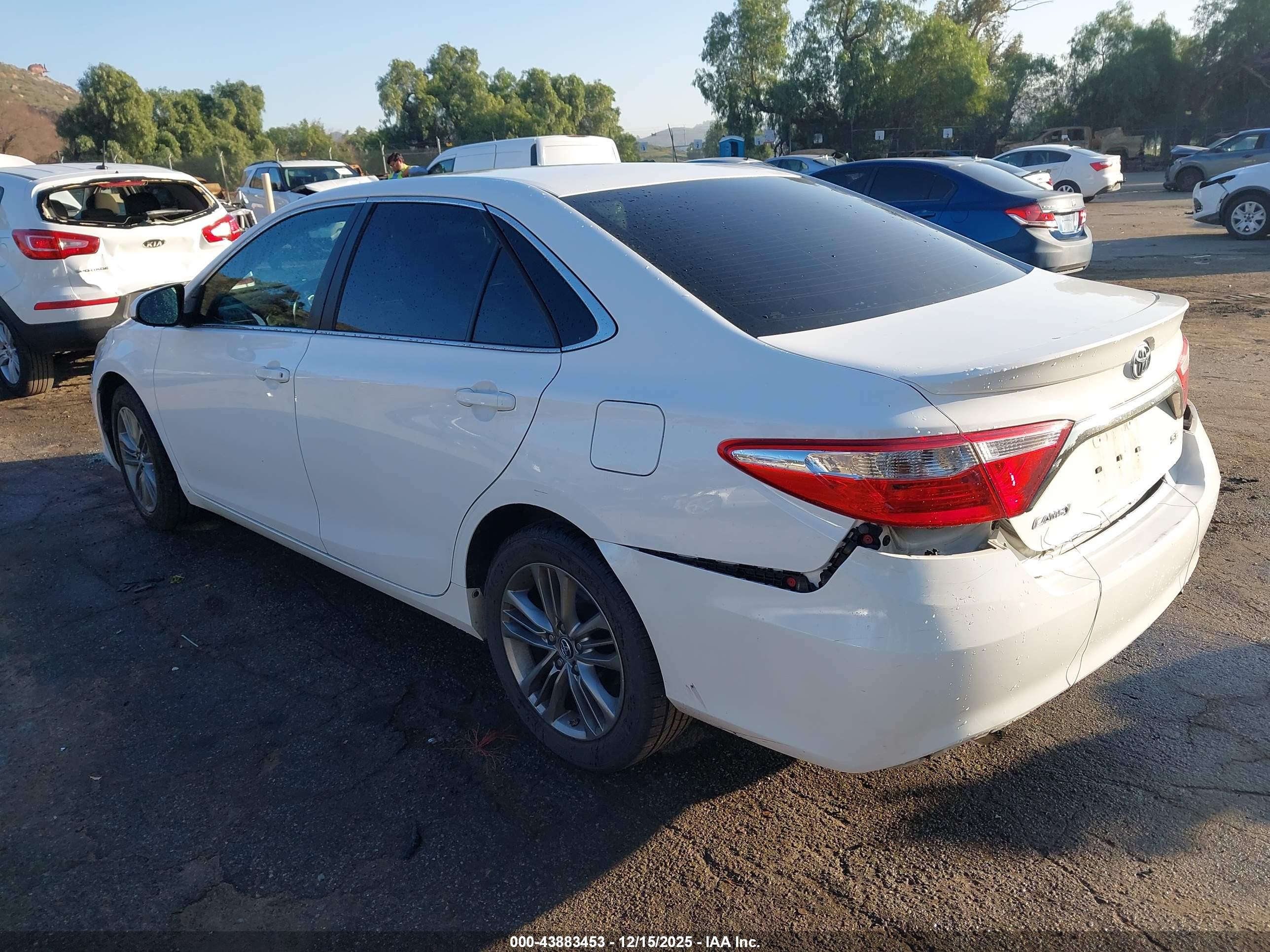 TOYOTA CAMRY image 3