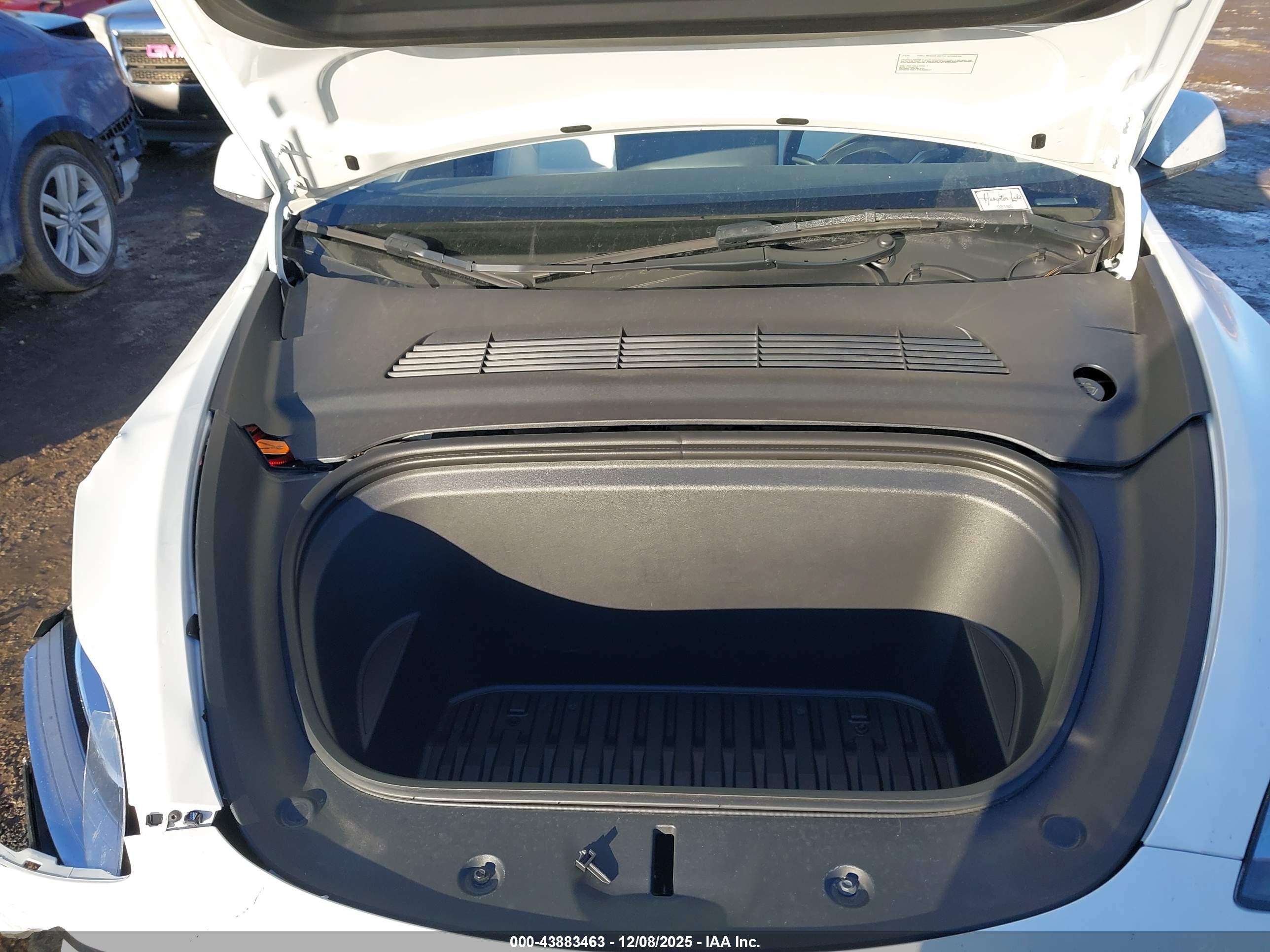 TESLA MODEL image 10