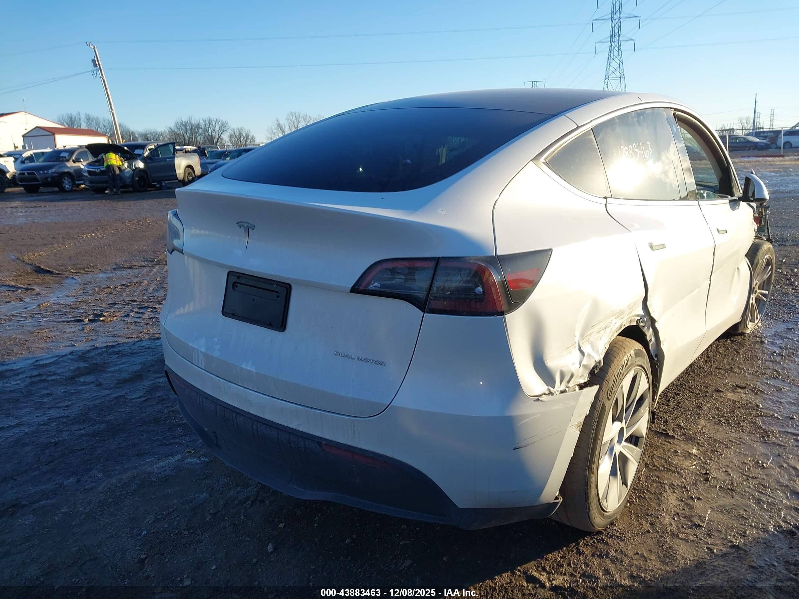 TESLA MODEL image 4