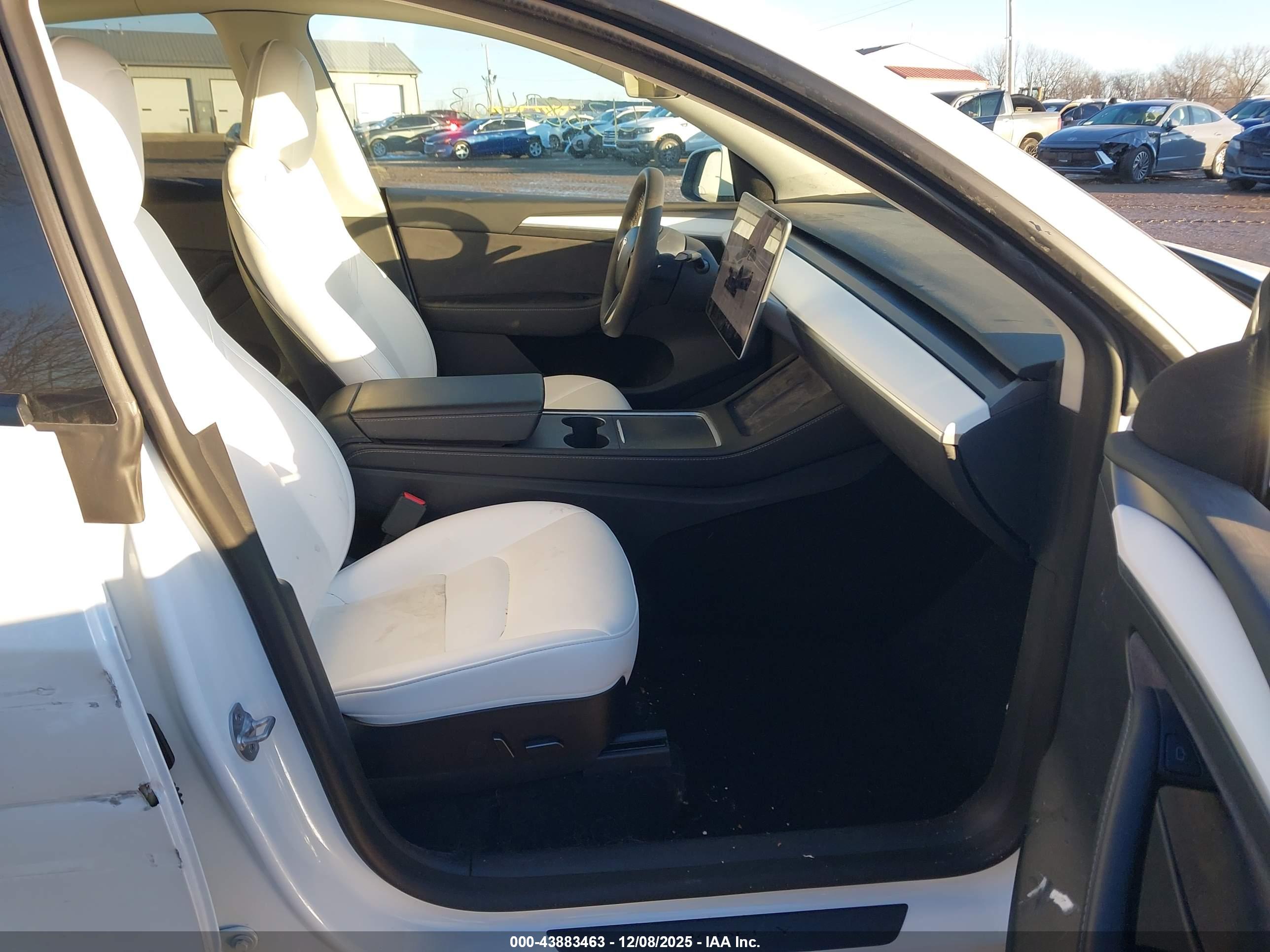 TESLA MODEL image 5