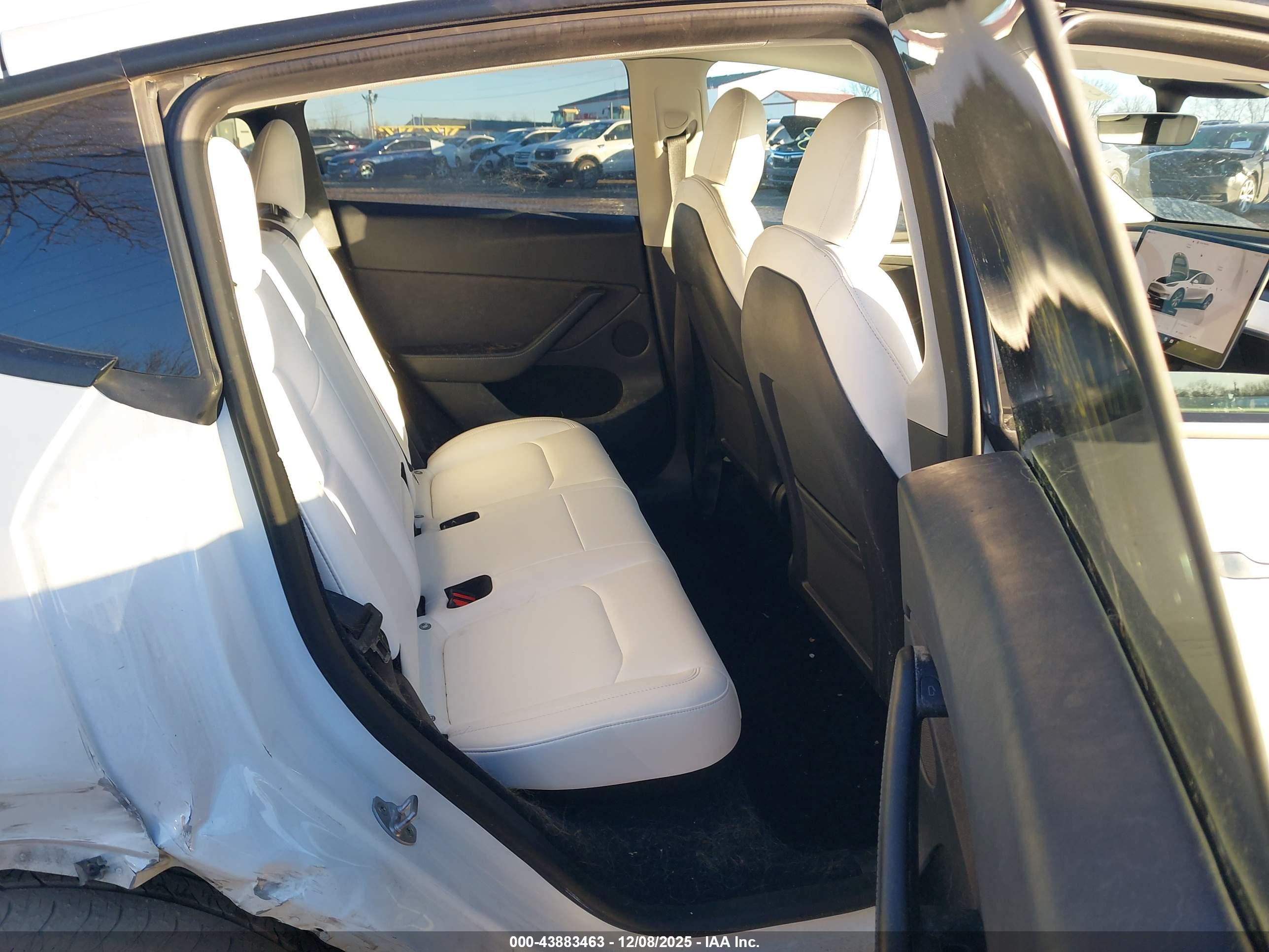TESLA MODEL image 8