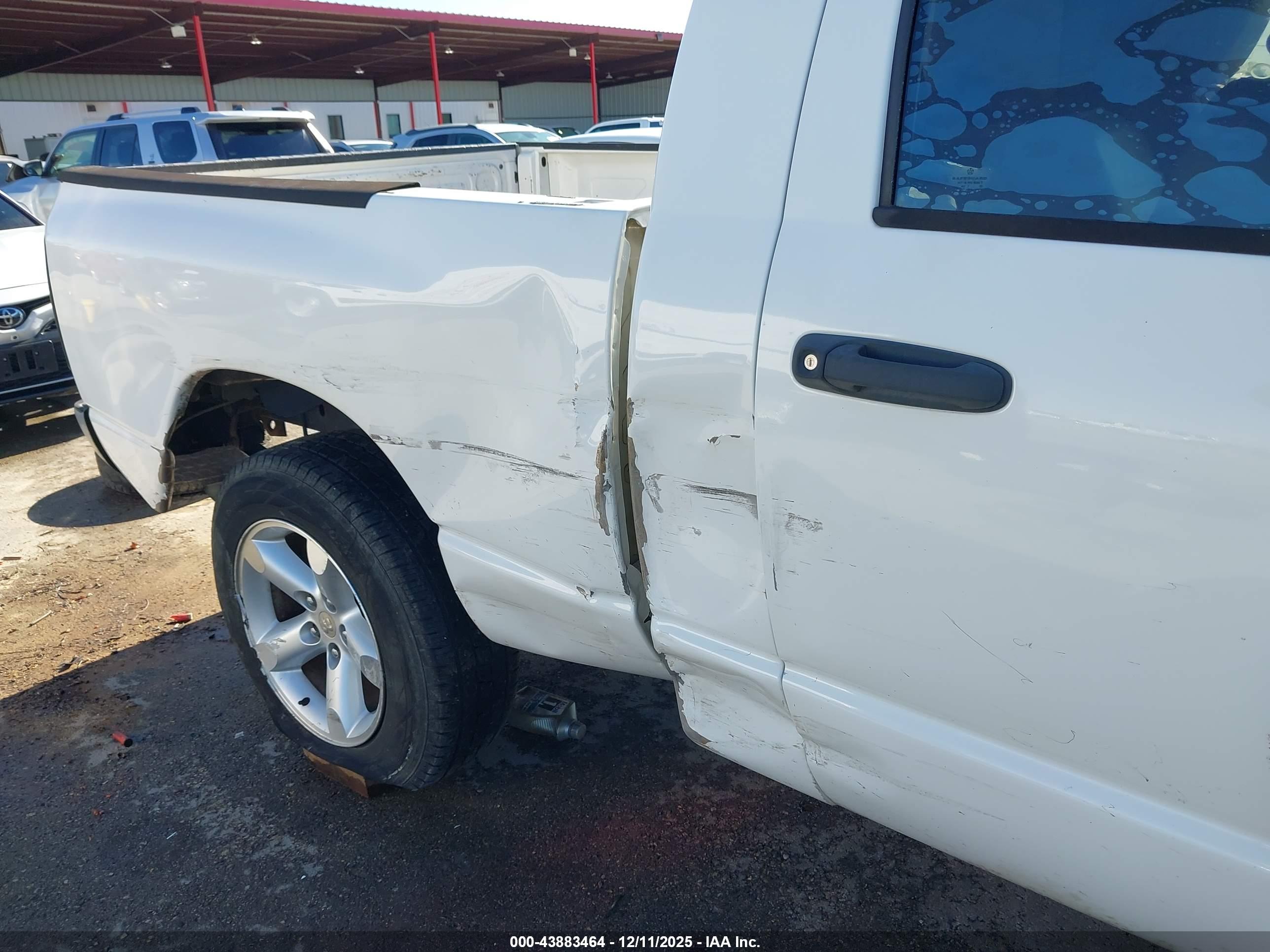 DODGE RAM image 6