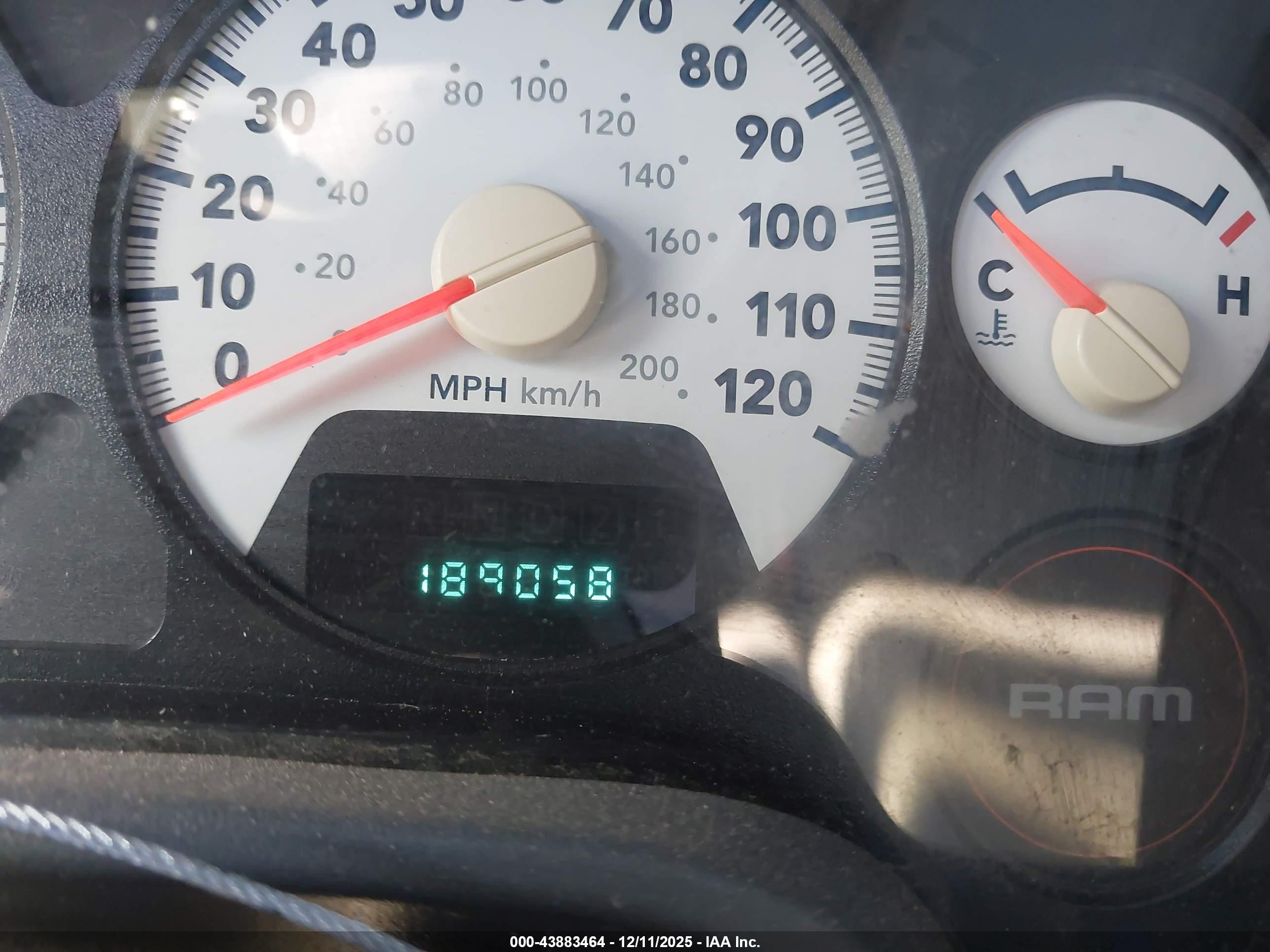 DODGE RAM image 7