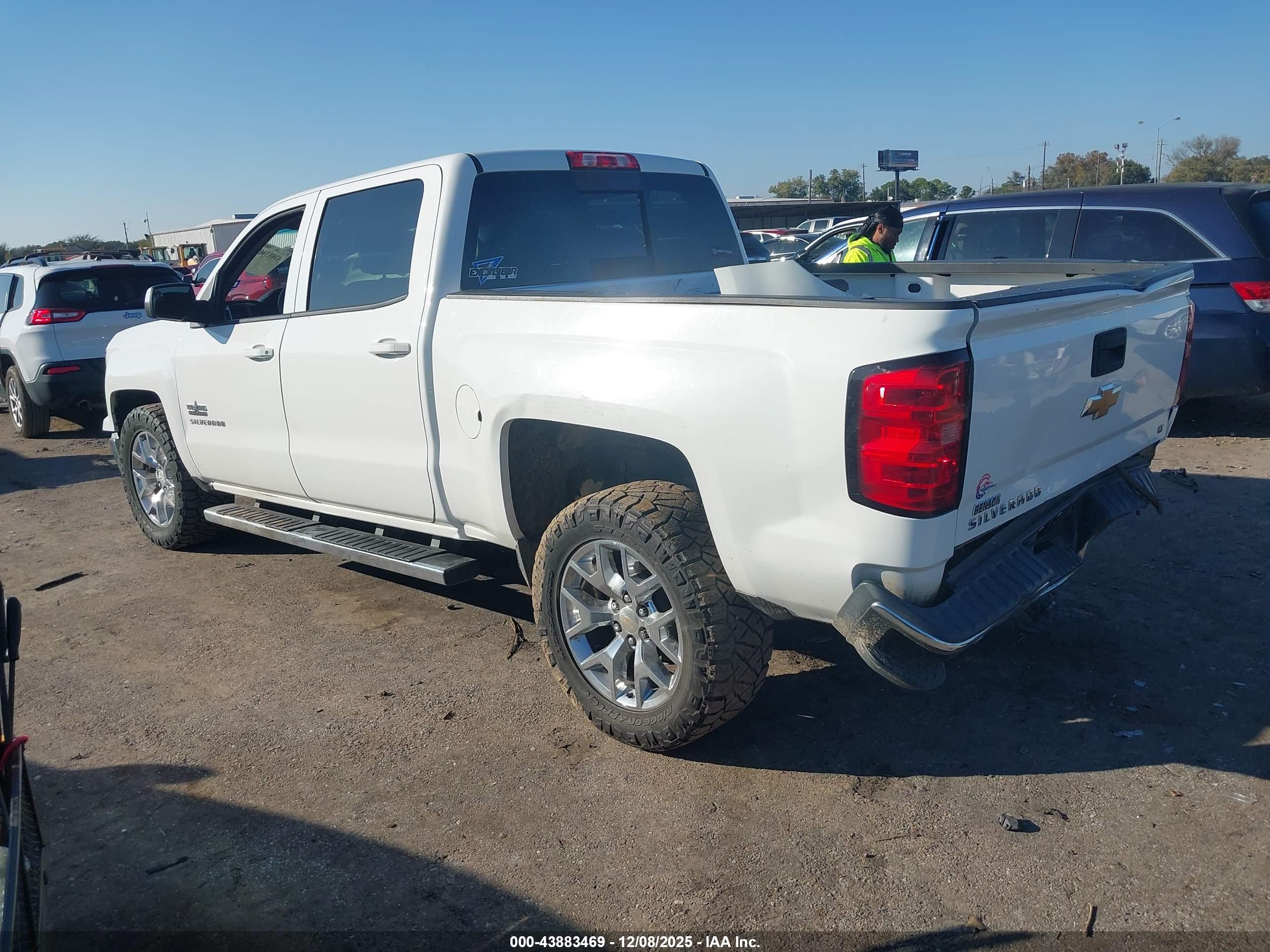 CHEVROLET SILVERADO image 3