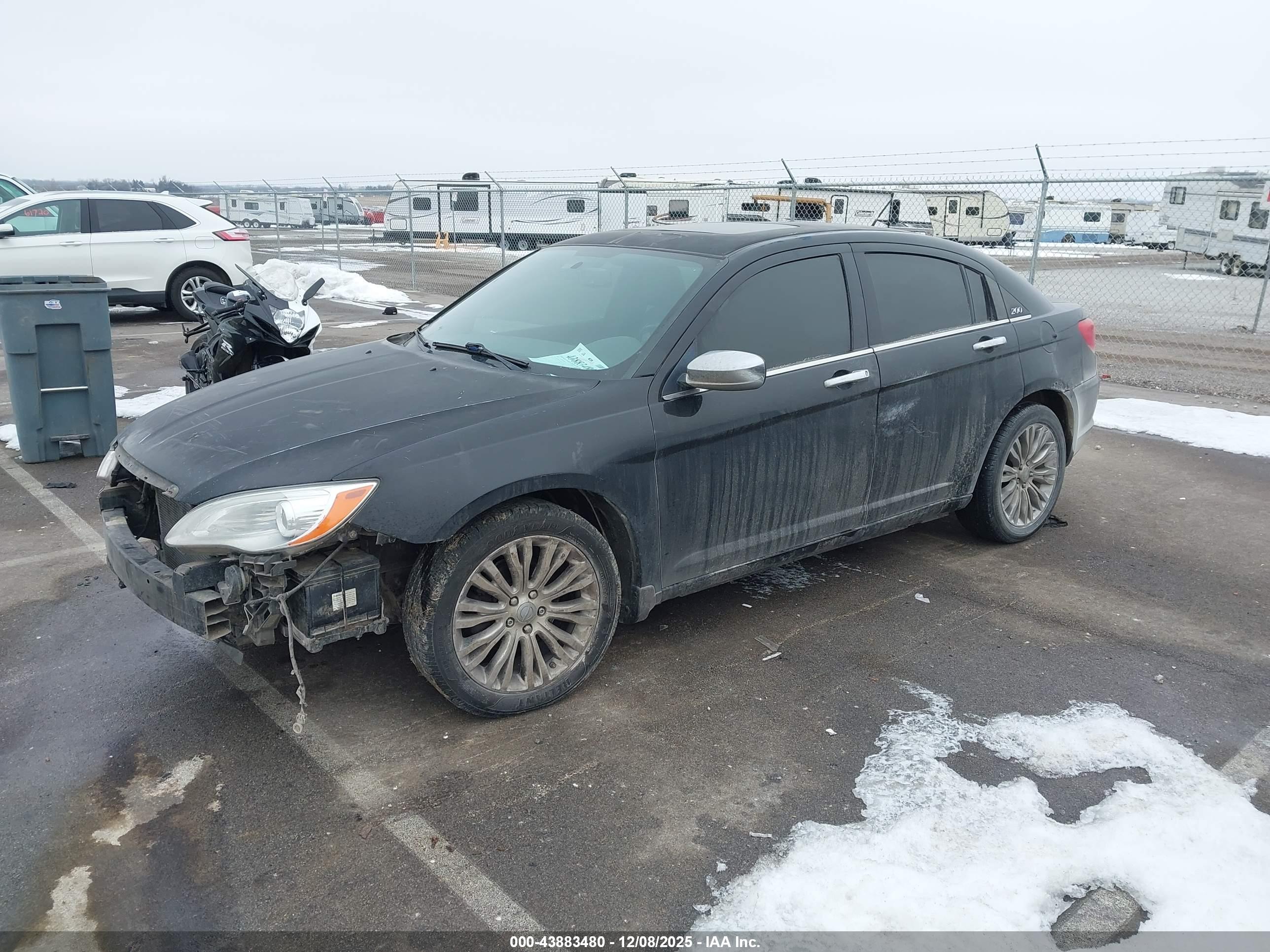 CHRYSLER 200 image 2
