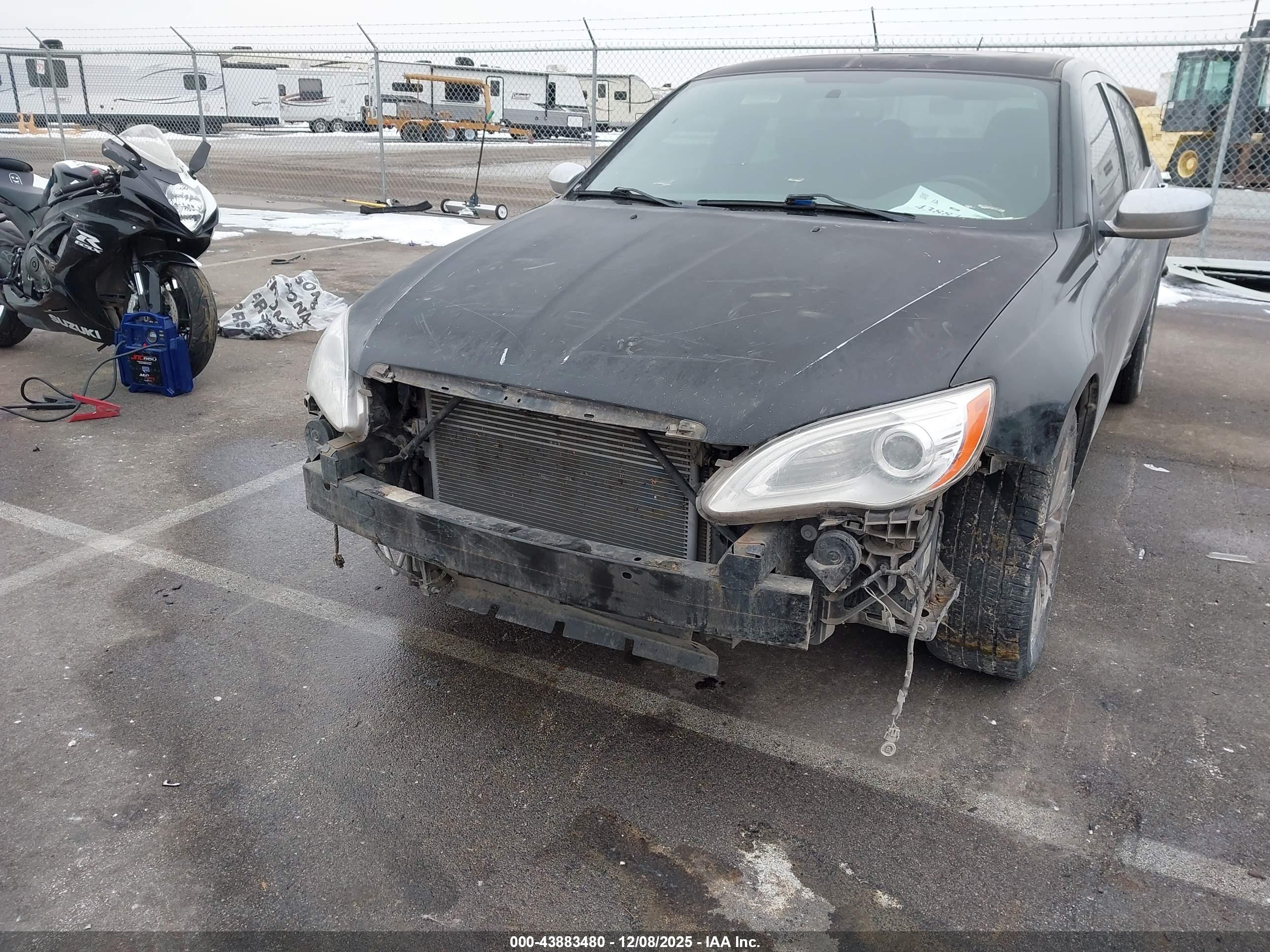 CHRYSLER 200 image 6