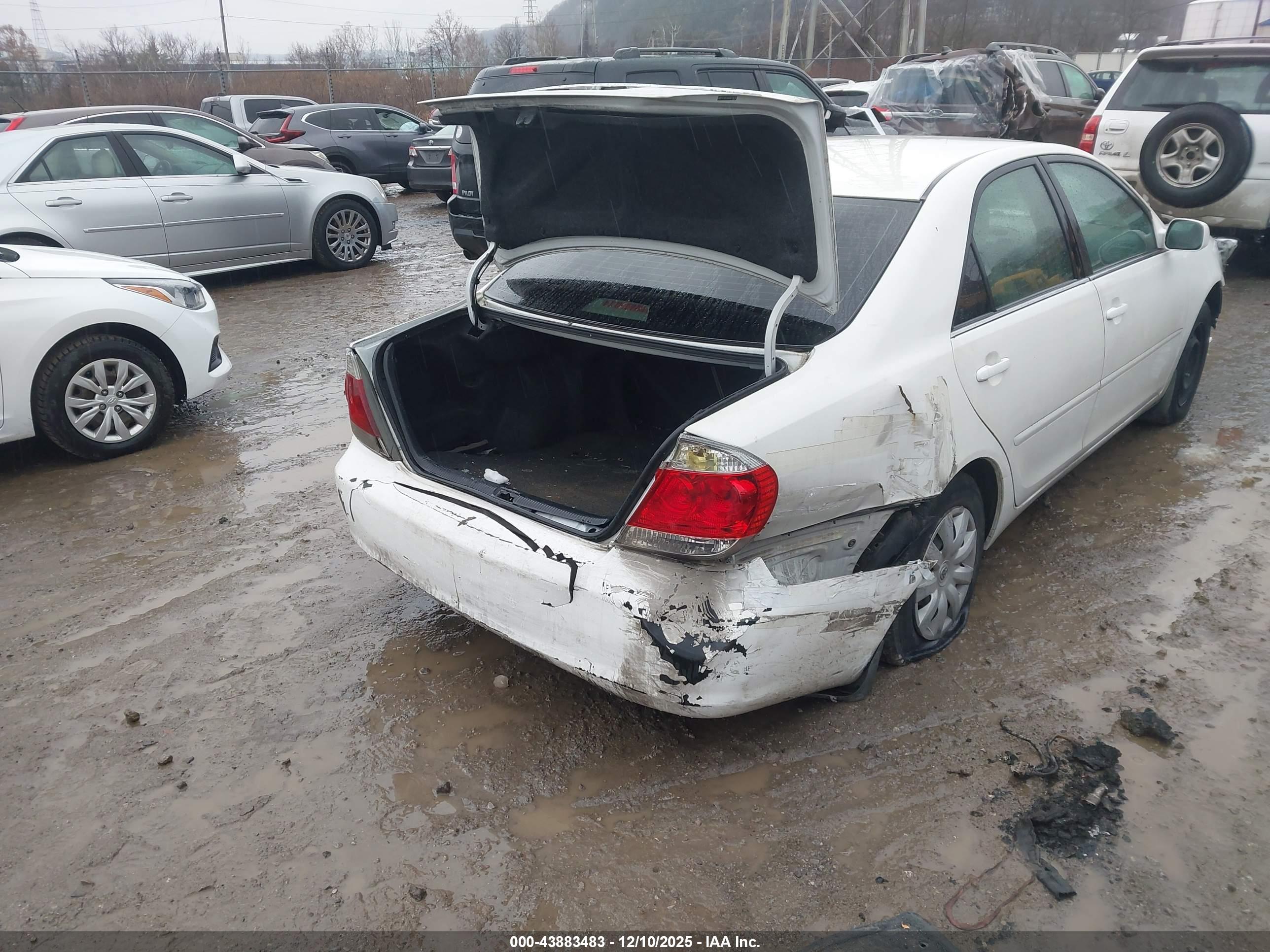 TOYOTA CAMRY image 4