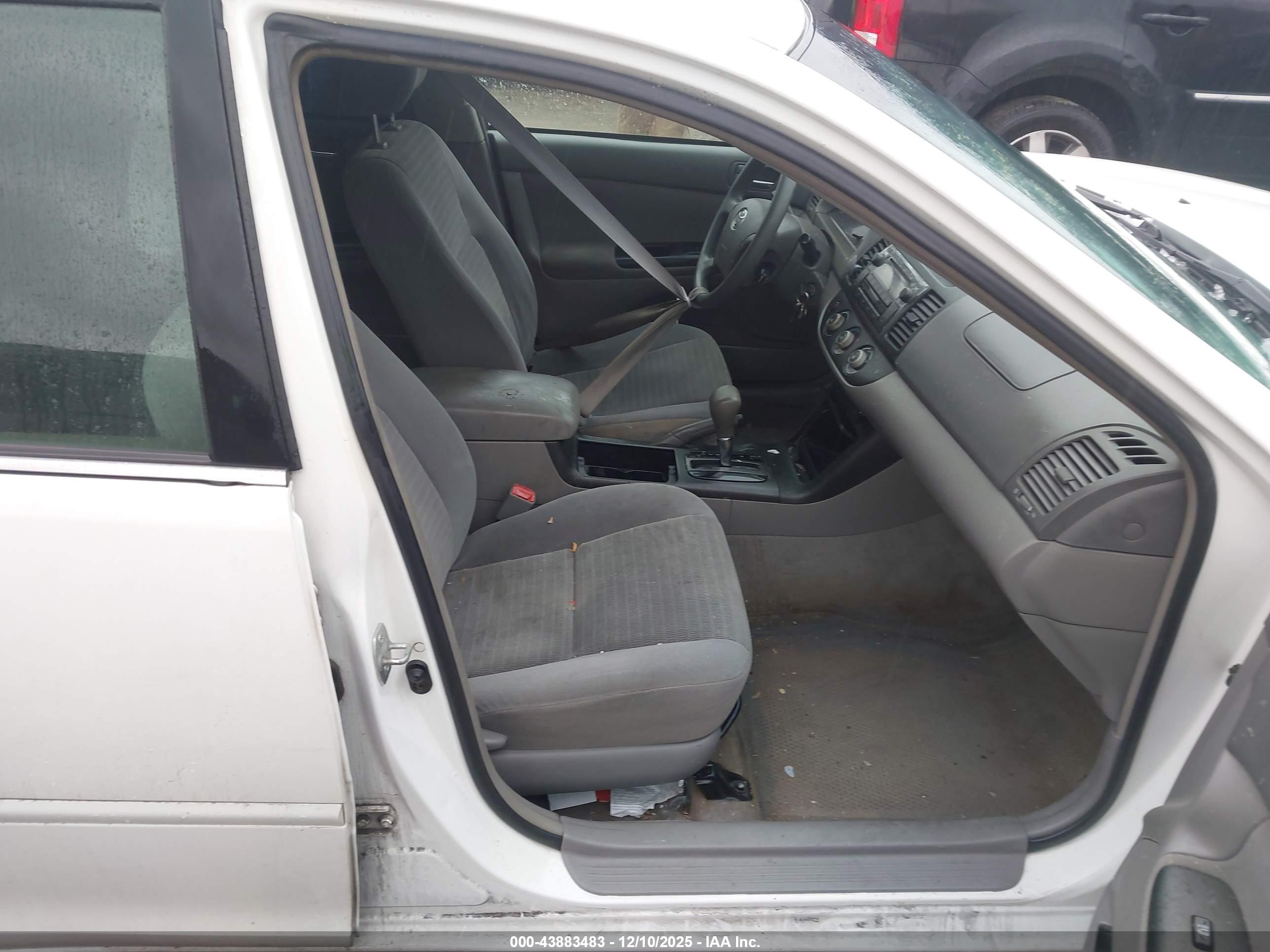 TOYOTA CAMRY image 5