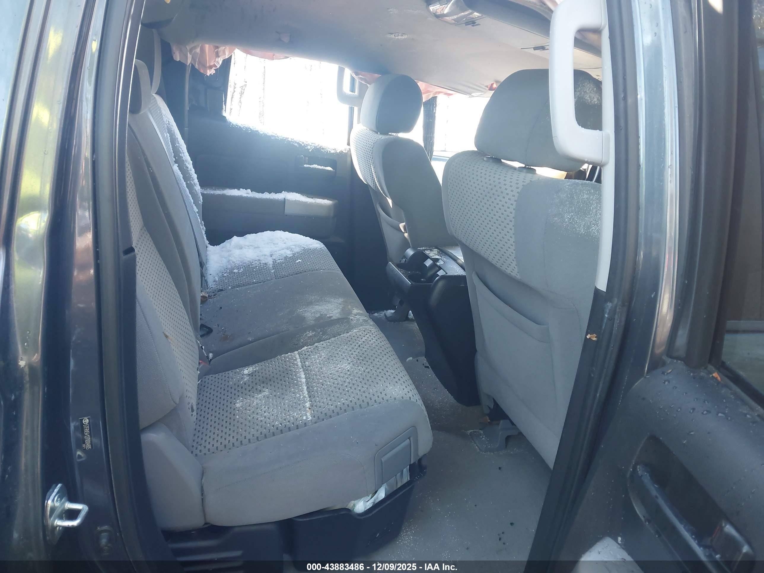 TOYOTA TUNDRA image 8
