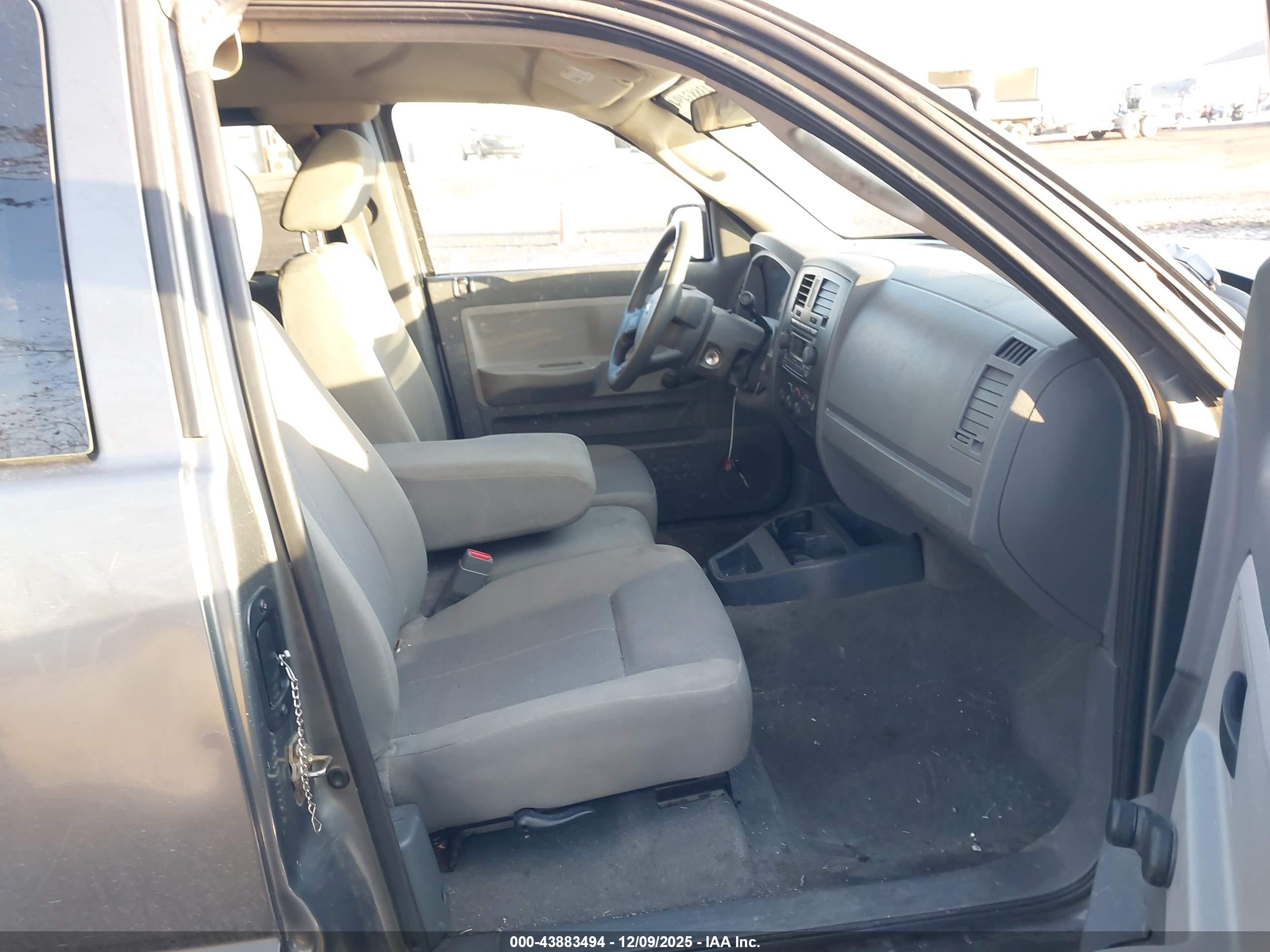DODGE DAKOTA image 5