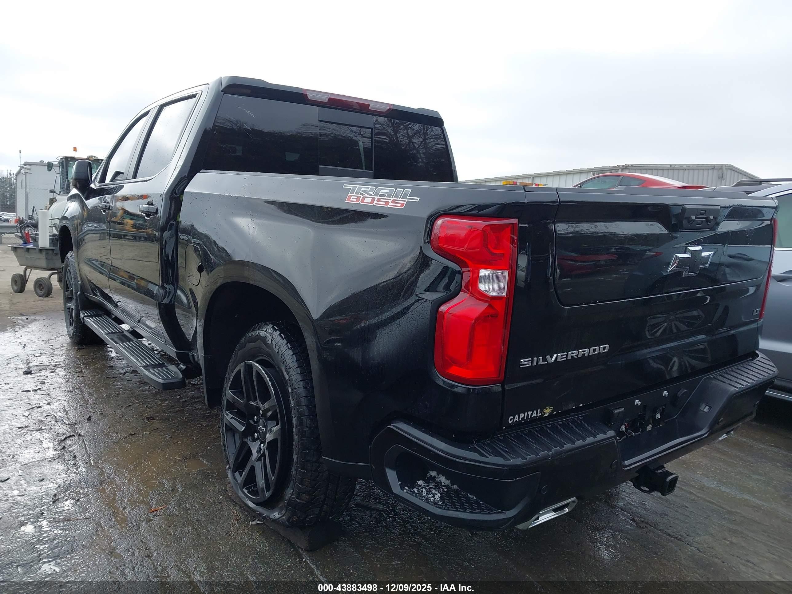 CHEVROLET SILVERADO image 3