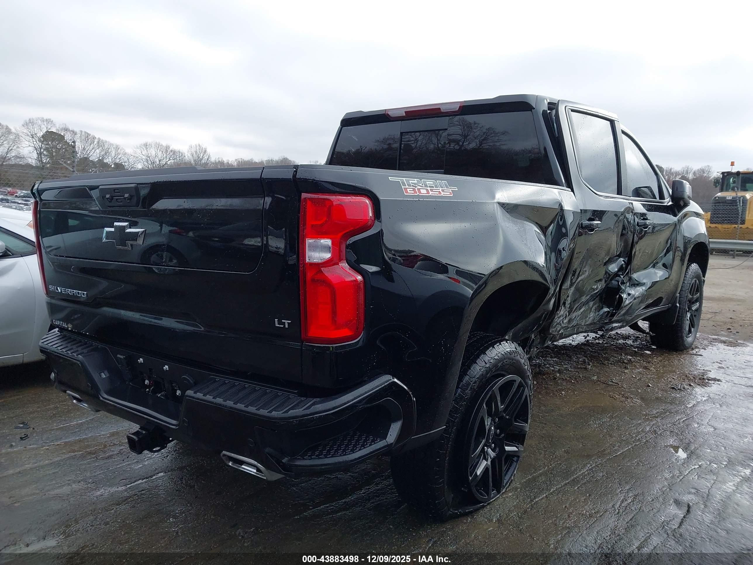 CHEVROLET SILVERADO image 4