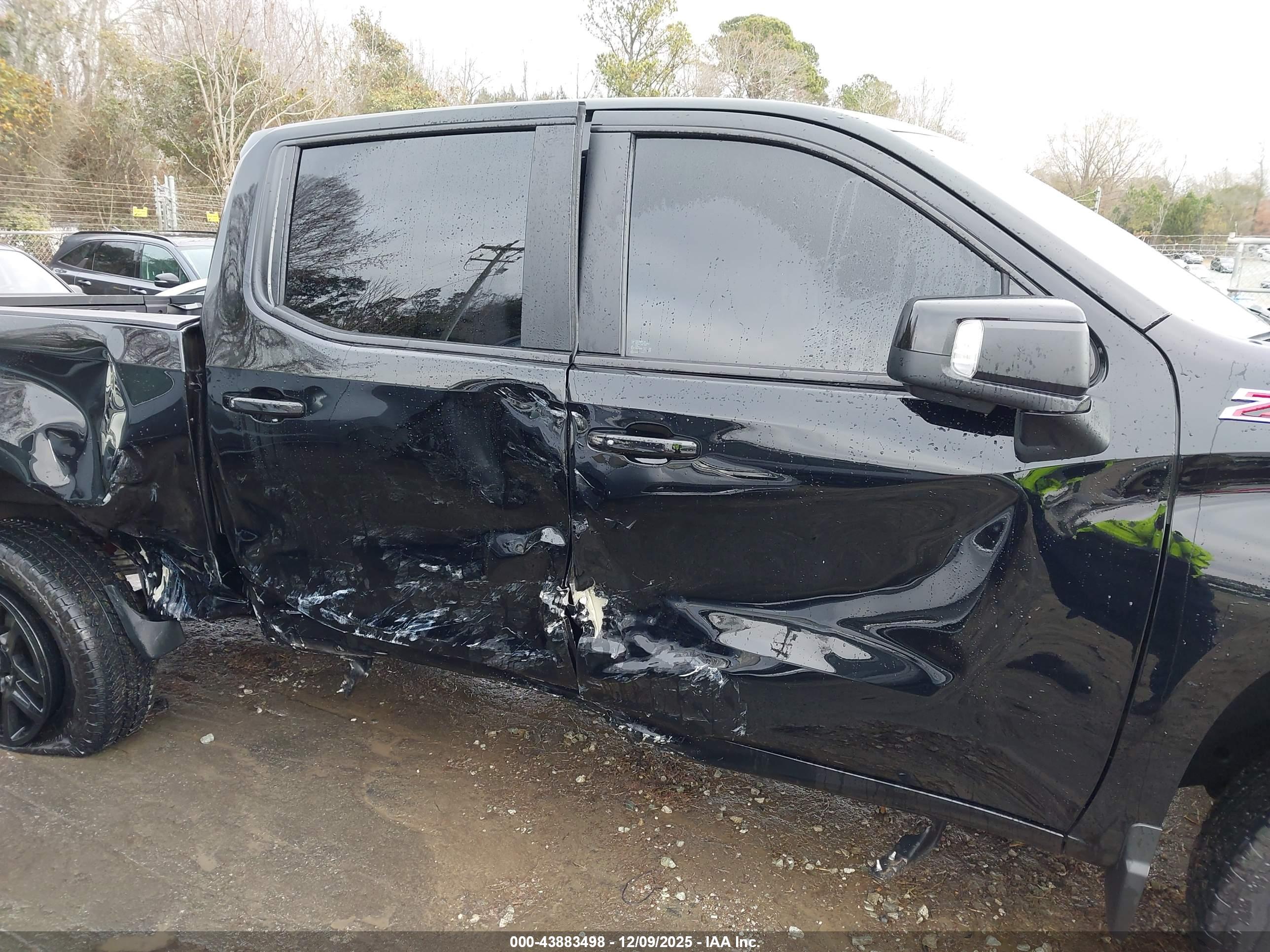CHEVROLET SILVERADO image 6
