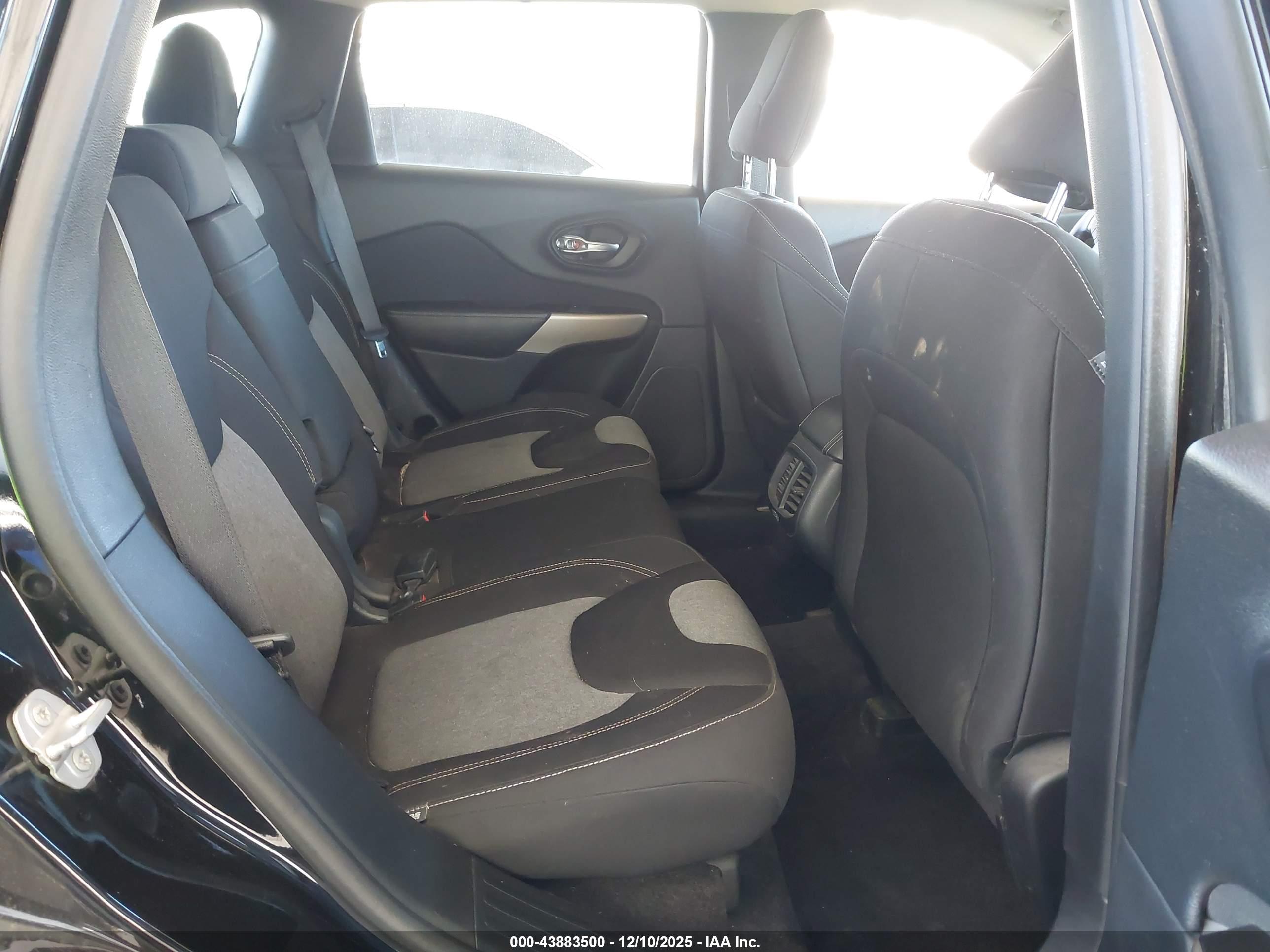 JEEP CHEROKEE image 8