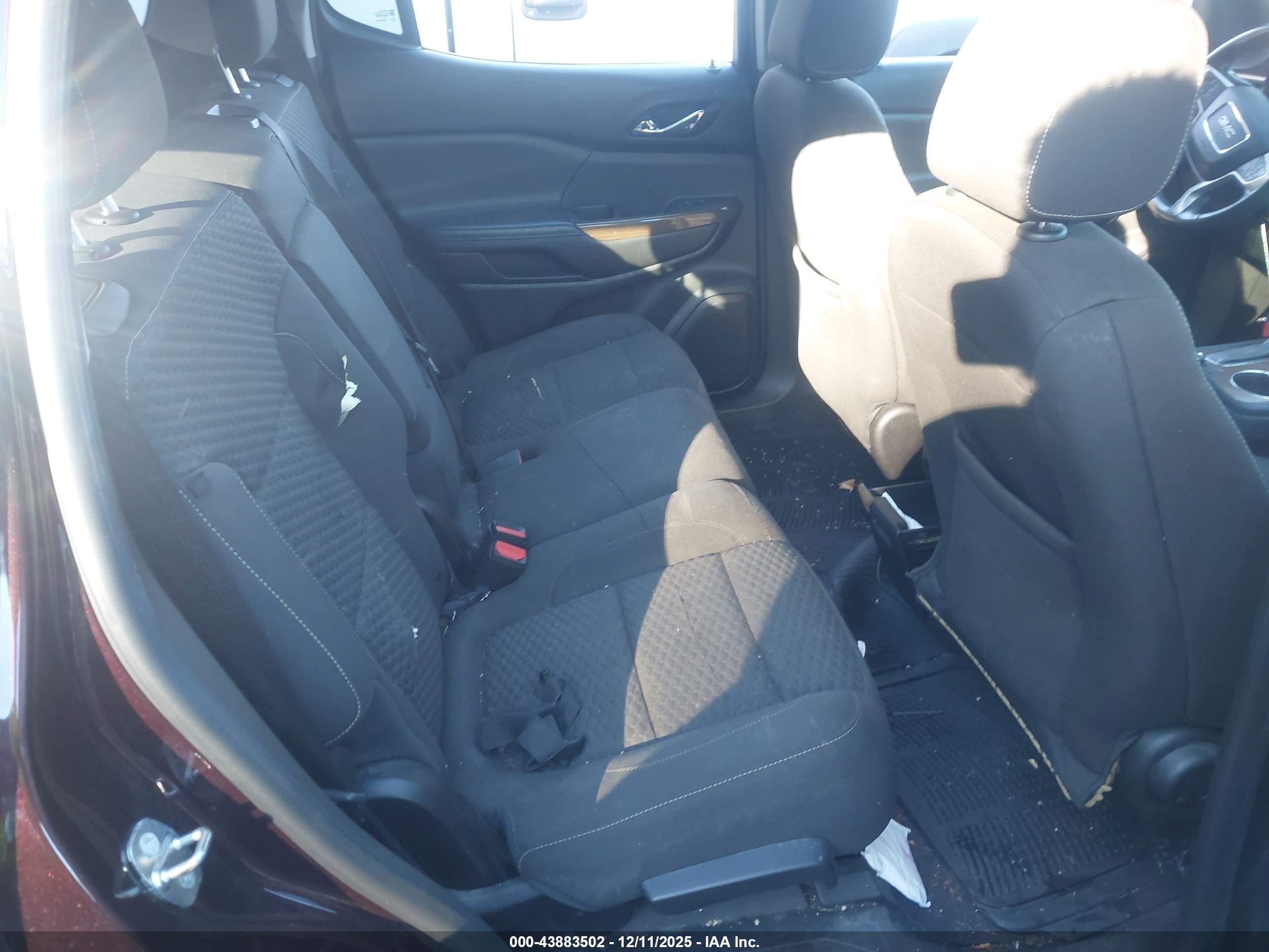 GMC ACADIA image 8