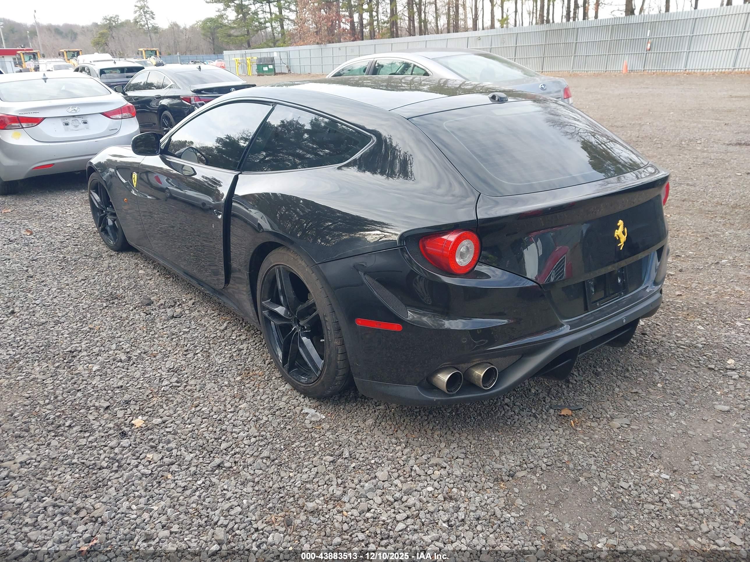 FERRARI FF image 3