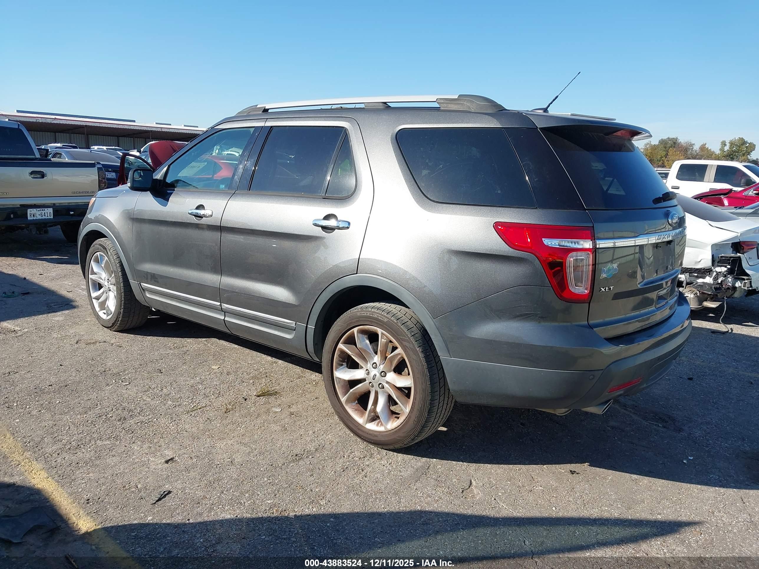 FORD EXPLORER image 3