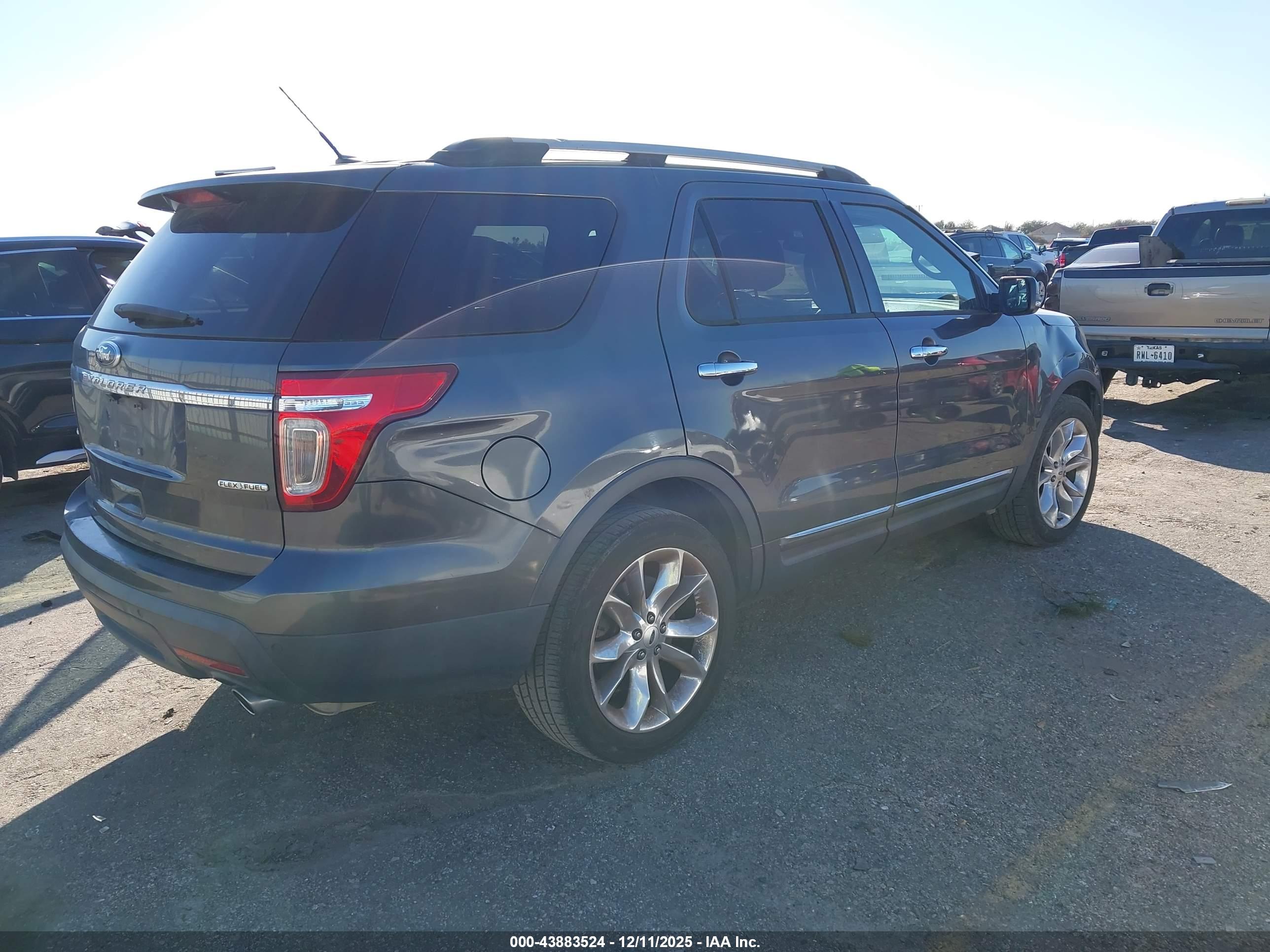 FORD EXPLORER image 4