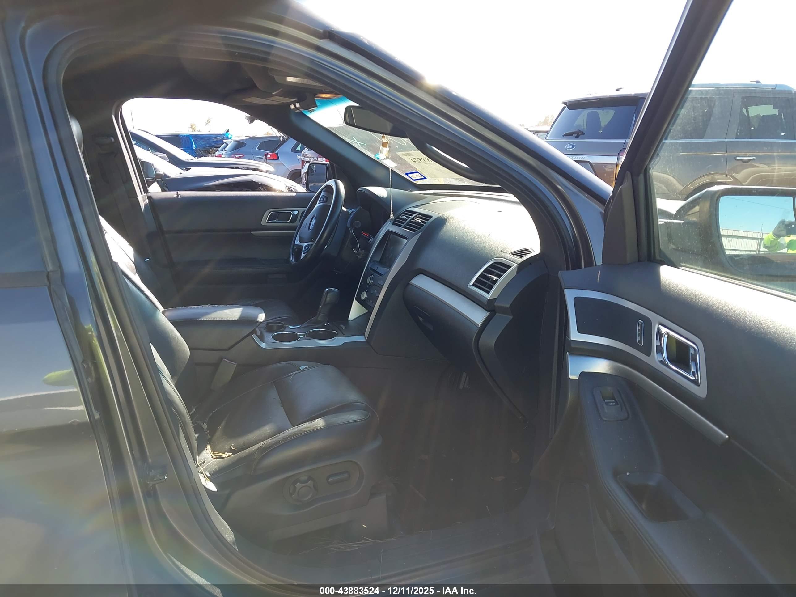 FORD EXPLORER image 5