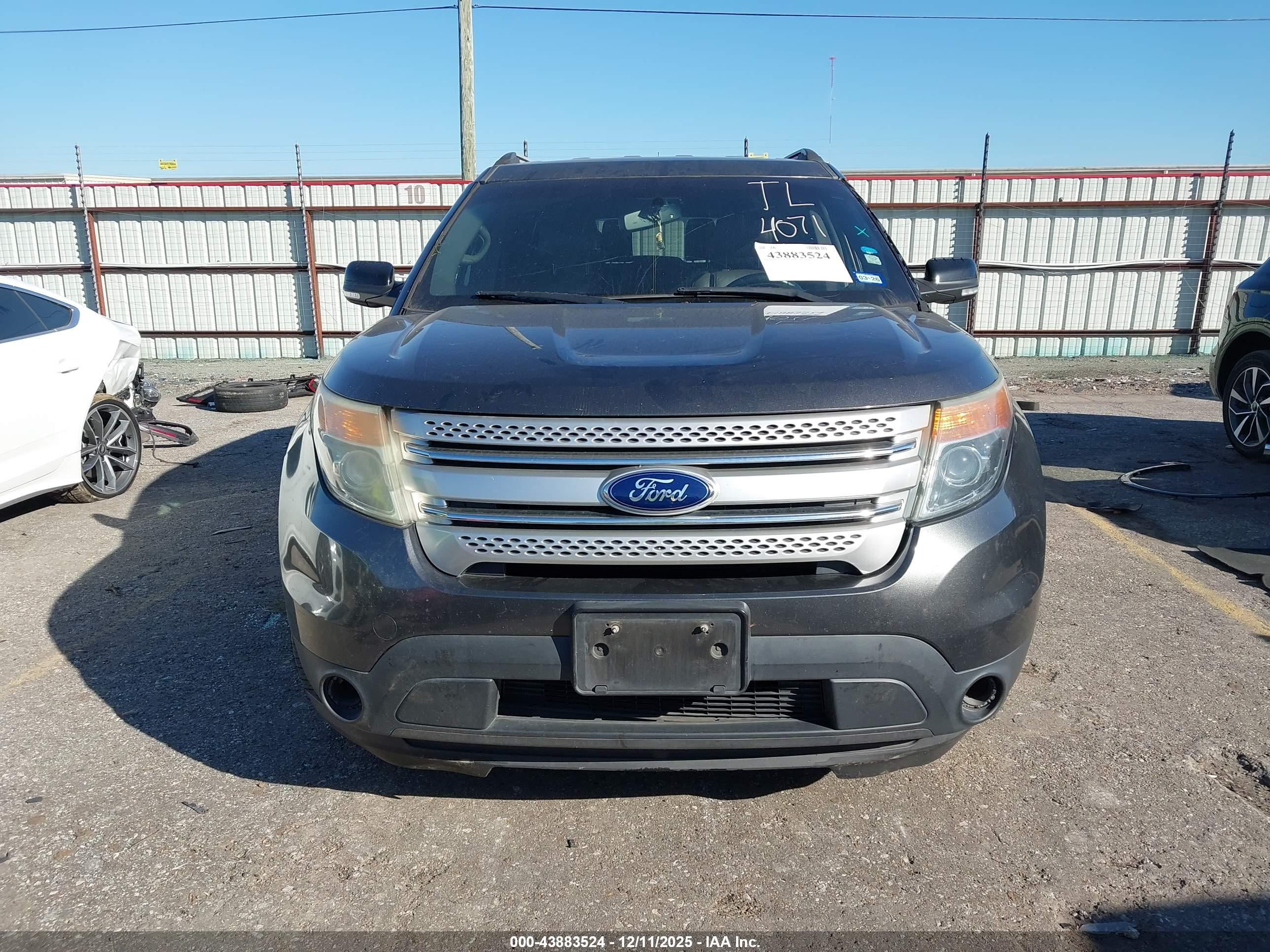 FORD EXPLORER image 6
