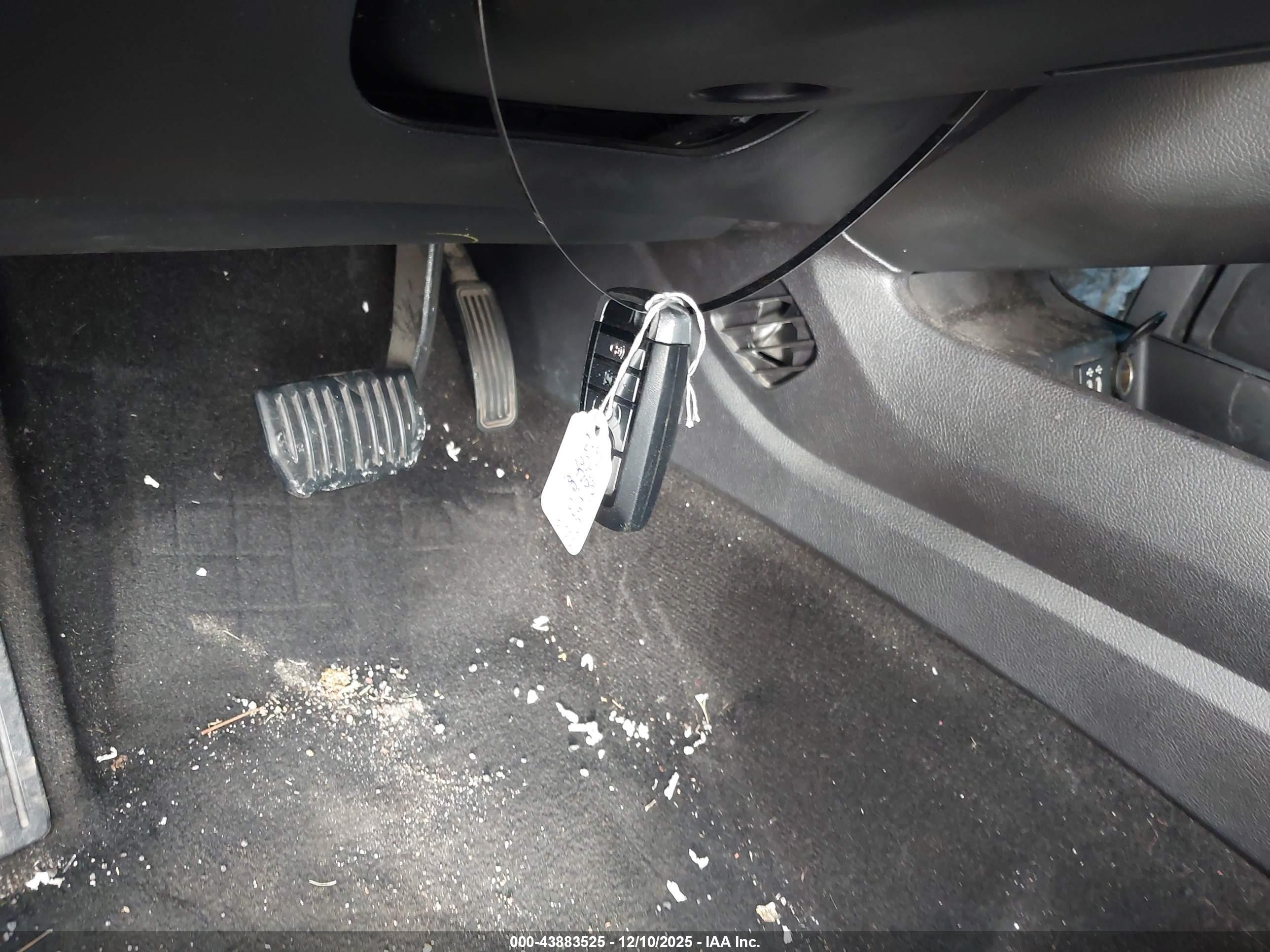 FORD FUSION image 11