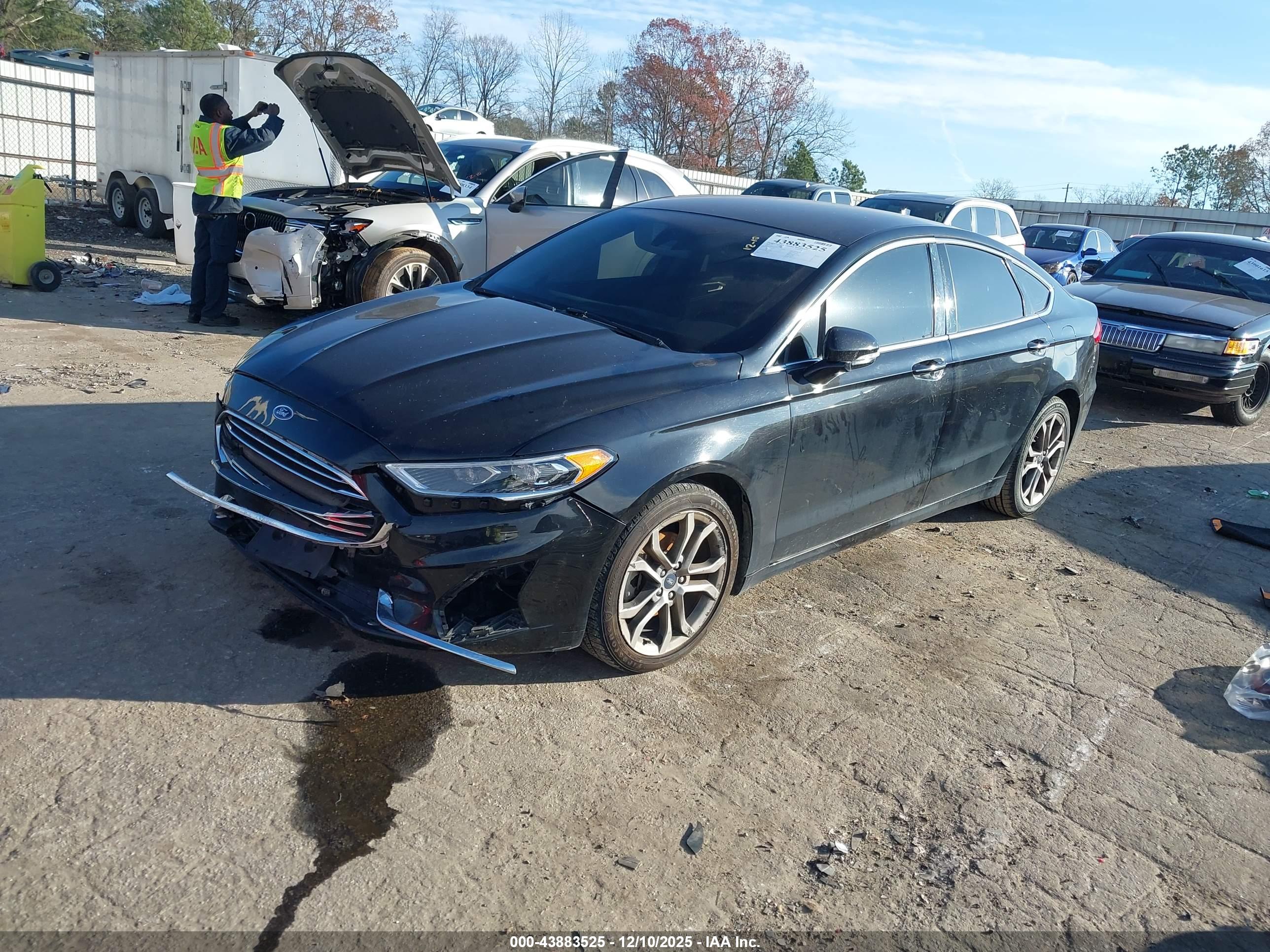 FORD FUSION image 2