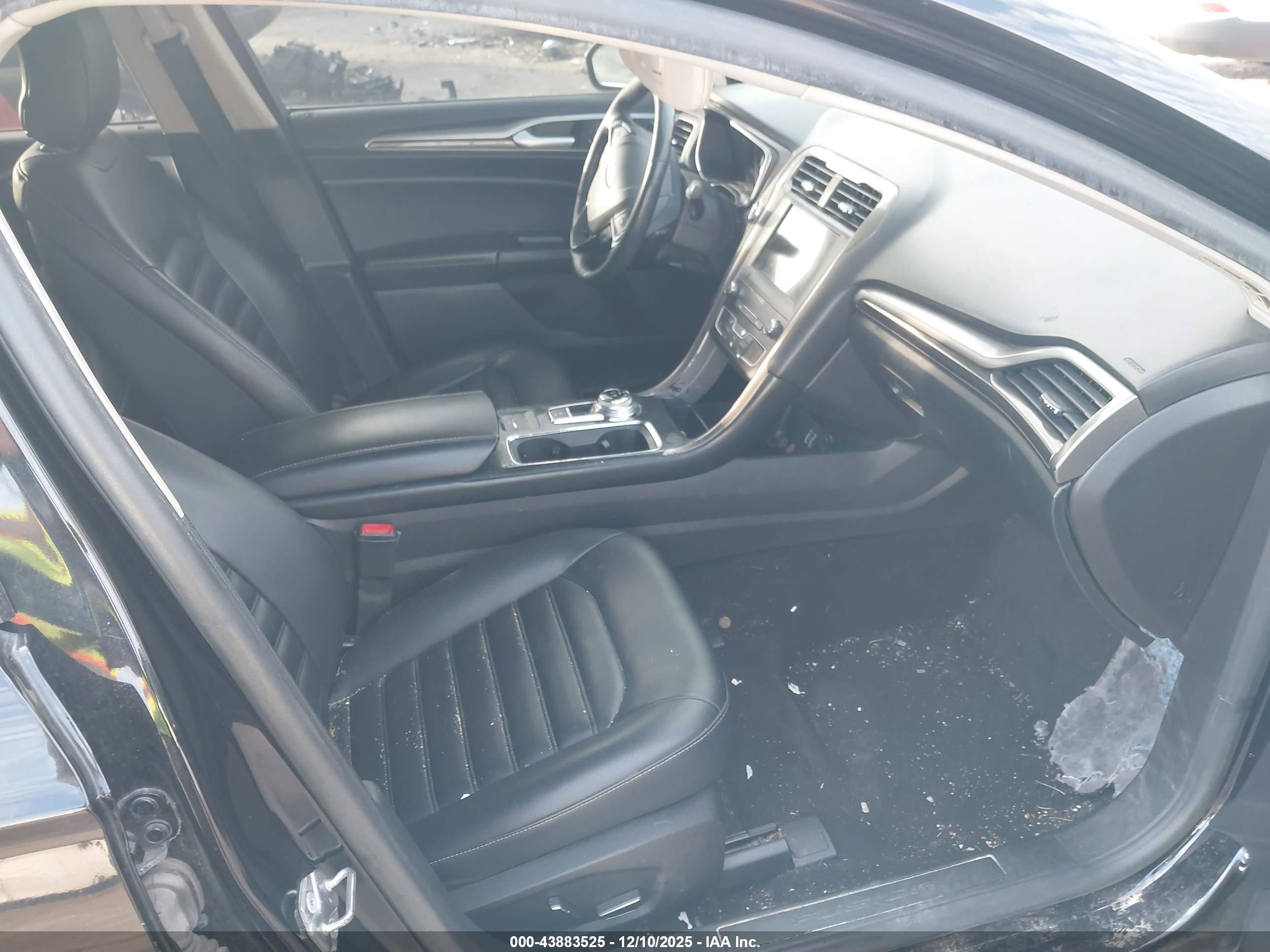 FORD FUSION image 5