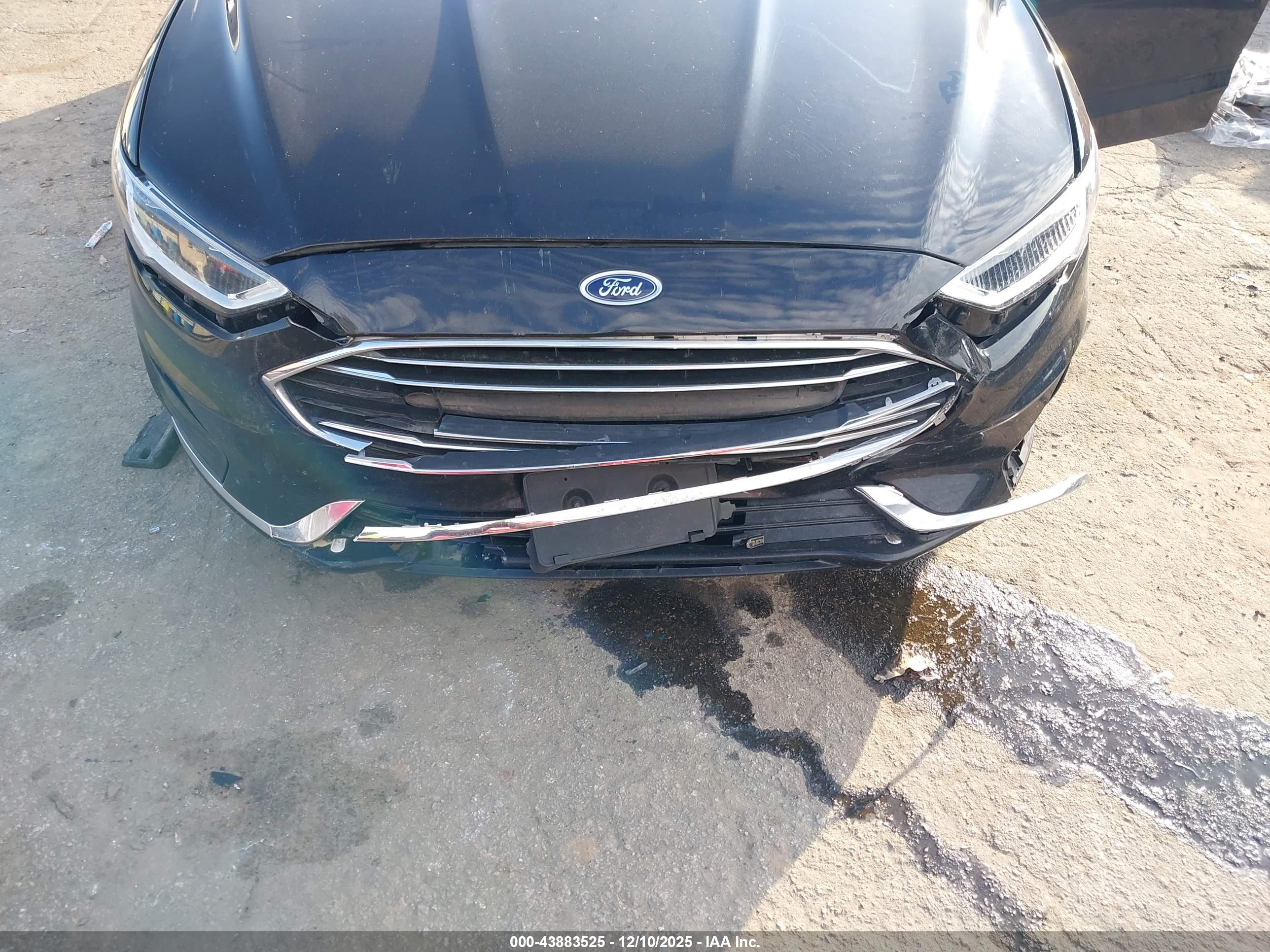 FORD FUSION image 6